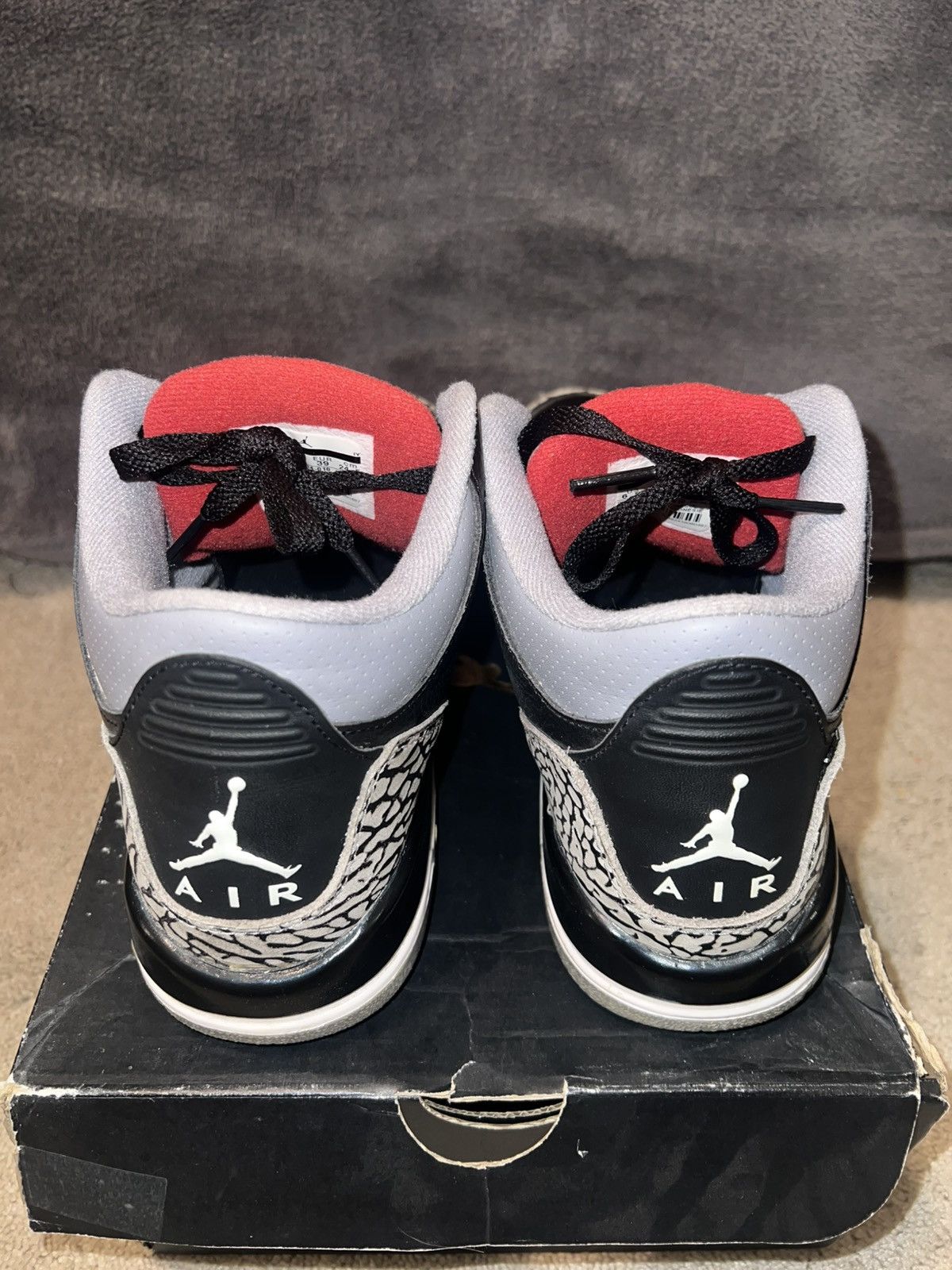 Jordan Brand Black cement 3 (GS) (2011) Size US 6.5 / EU 39-40 - 2 Thumbnail