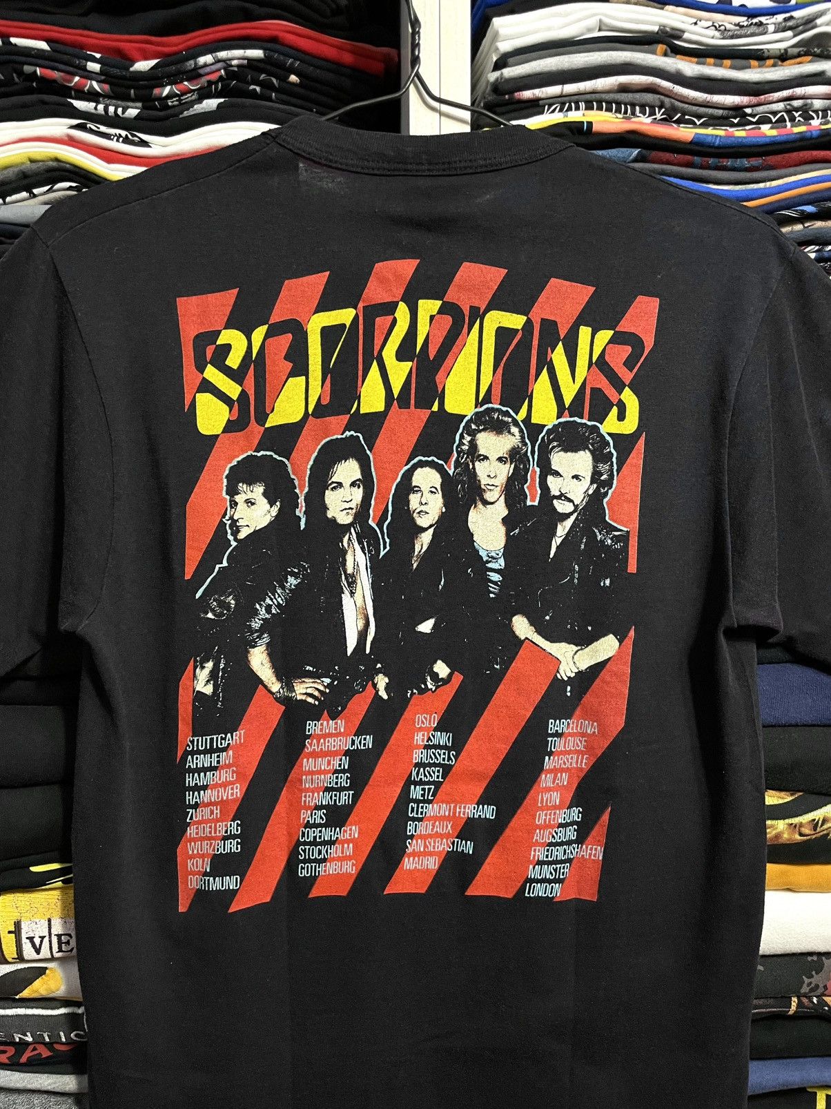 Band Tees Vintage 1988 Scorpions Tour Concert Rock Metal Band T-Shirt Size US M / EU 48-50 / 2 - 15 Thumbnail
