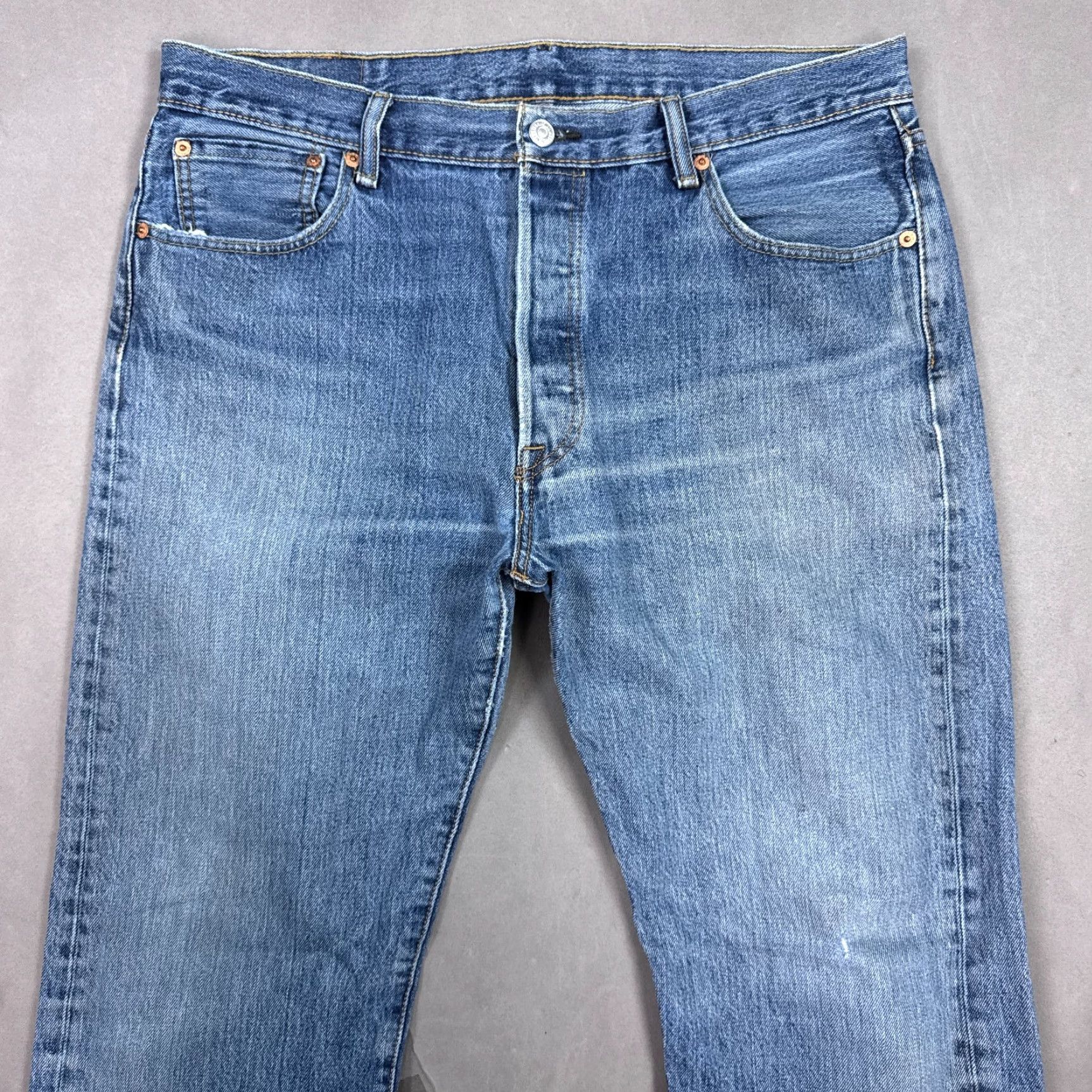 Levi's VINTAGE Levis 501 Jeans Mens 36x32 Blue Denim Pants Straight Button Fly Faded Work Chore Jeans Size US 36 / EU 52 - 4 Thumbnail
