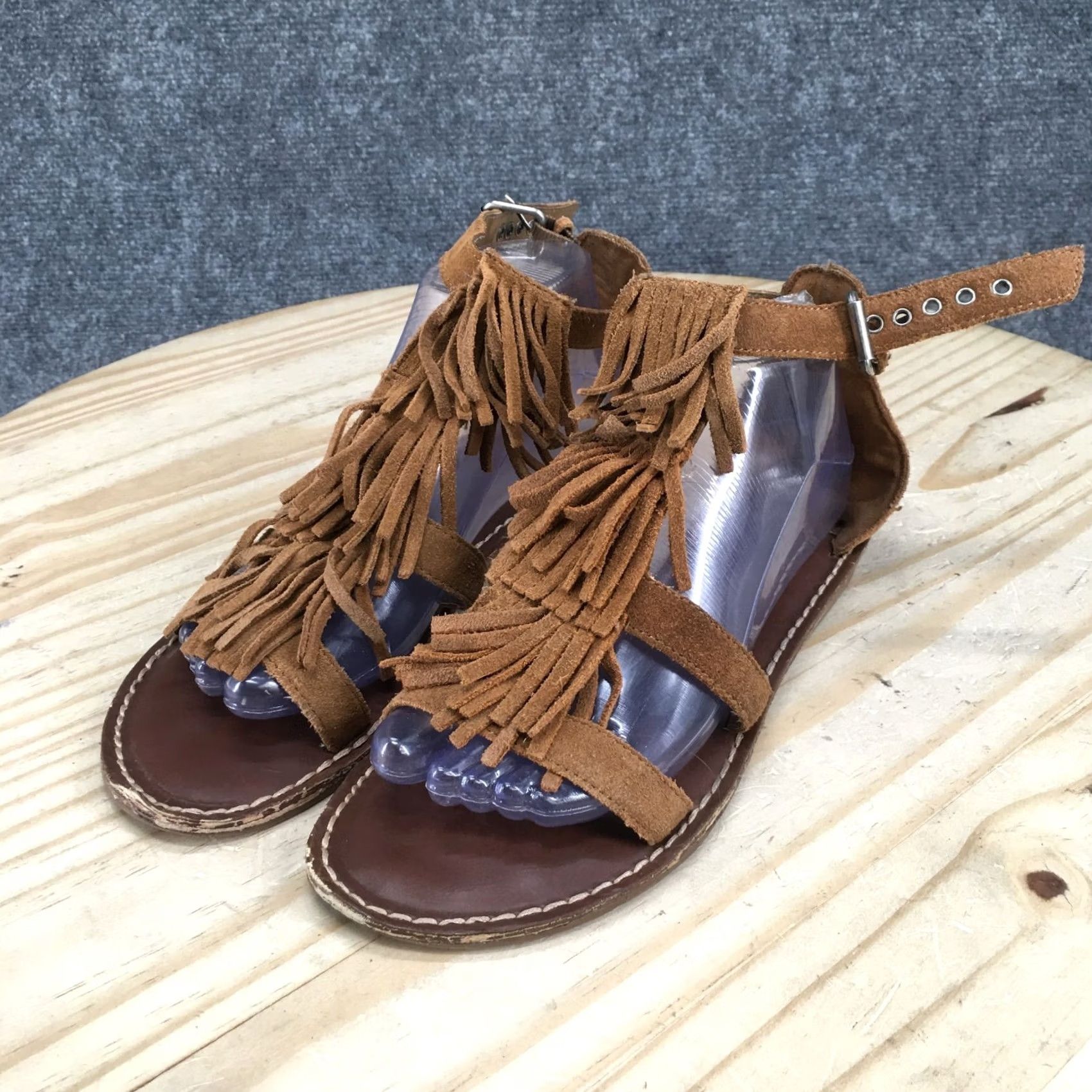 Vintage American Eagle Sandals Womens 8 Thong Brown Suede Fringe Flats Casual Open Toe Mens Womens Girls Boys Size US 8 / IT 38 - 3 Thumbnail