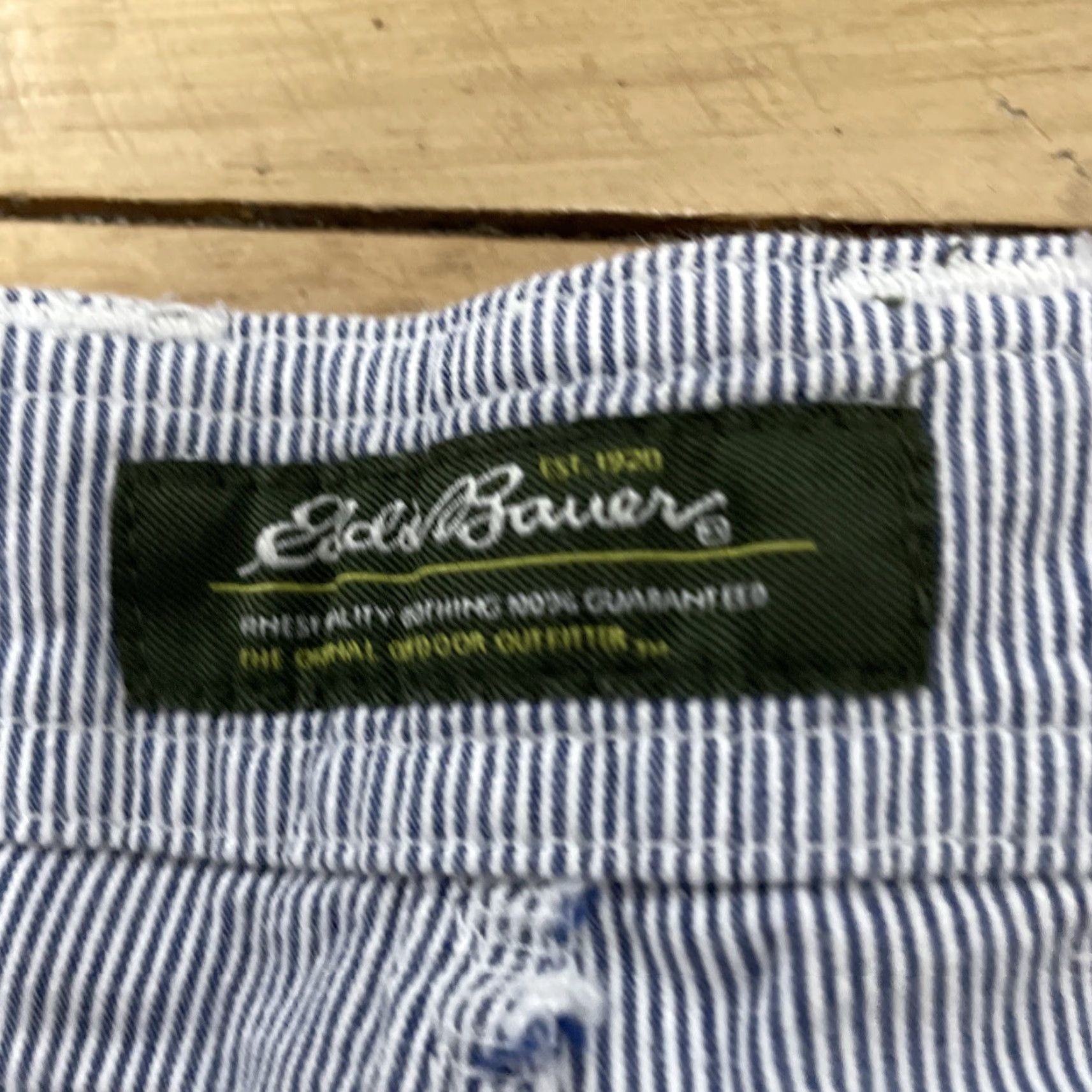 Eddie Bauer VINTAGE Eddie Bauer Bermuda Shorts Women 18 40x15 Blue White Yacht Old Money Striped Bermuda Shorts Womens 18 Blue White Preppy Old Money Size 40" / US 18 - 5 Thumbnail
