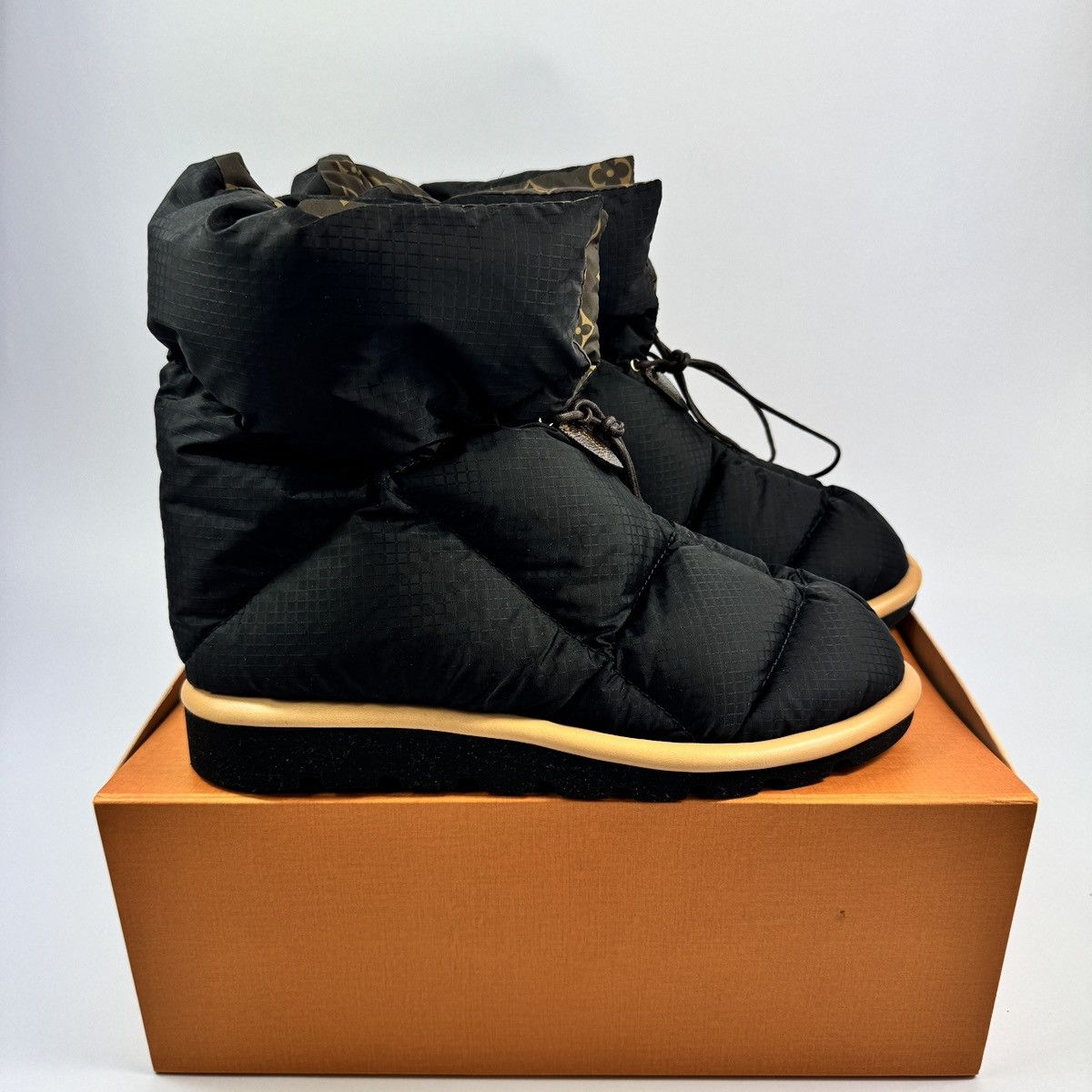 Louis Vuitton PILLOW COMFORT ANKLE BOOTS Size US 9 / EU 42 - 2 Thumbnail