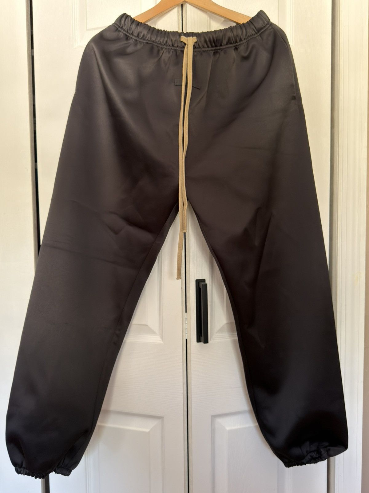 Essentials Fear of God Essentials Satin Sweatpants - Black Size US 32 / EU 48 - 1 Thumbnail
