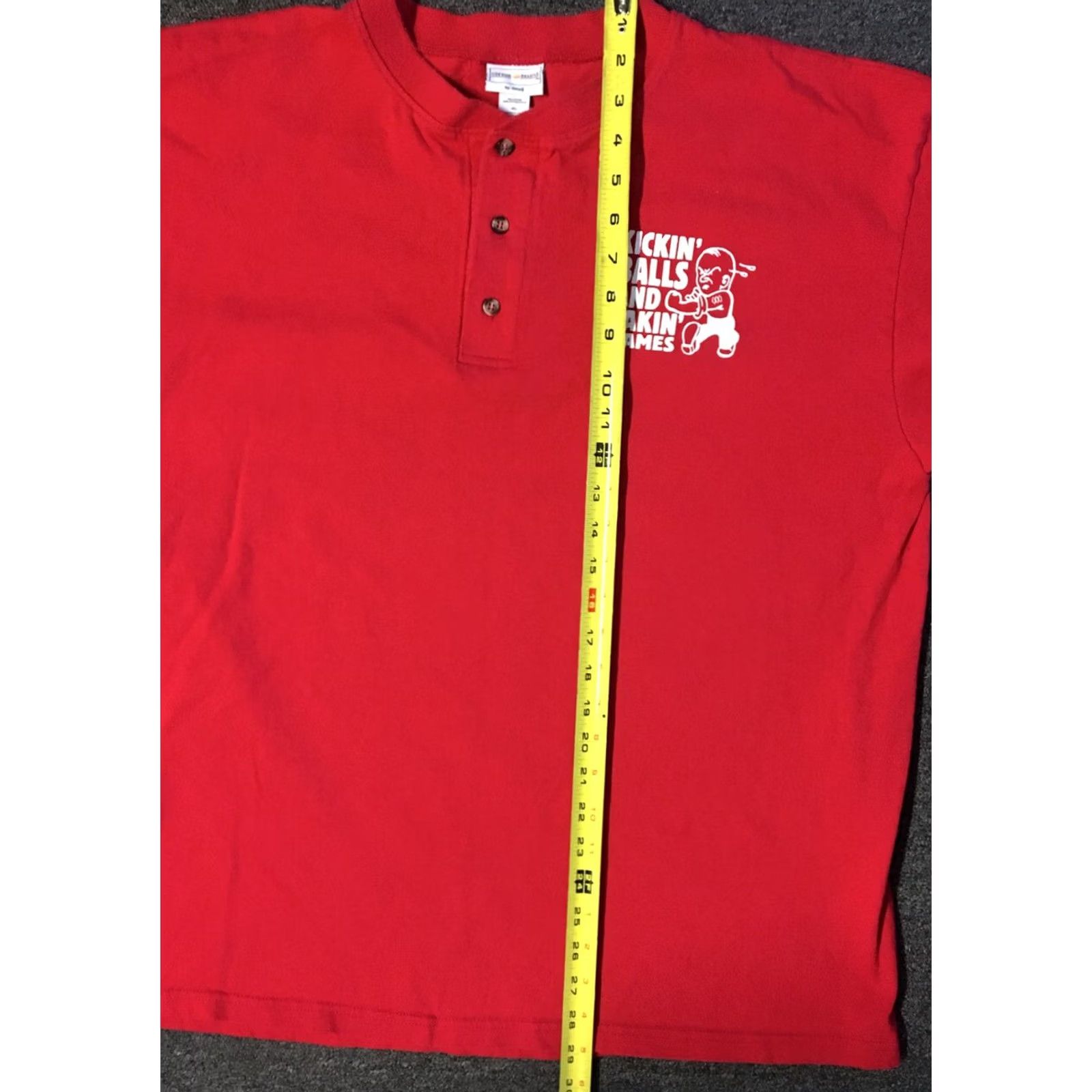 Vintage VINTAGE Kickin’ Balls & Takin’ Names Henley Shirt XL Red Mens T-Shirt 90s Grunge Funny Humor USA Bar Football Subculture Size US XL / EU 56 / 4 - 6 Thumbnail