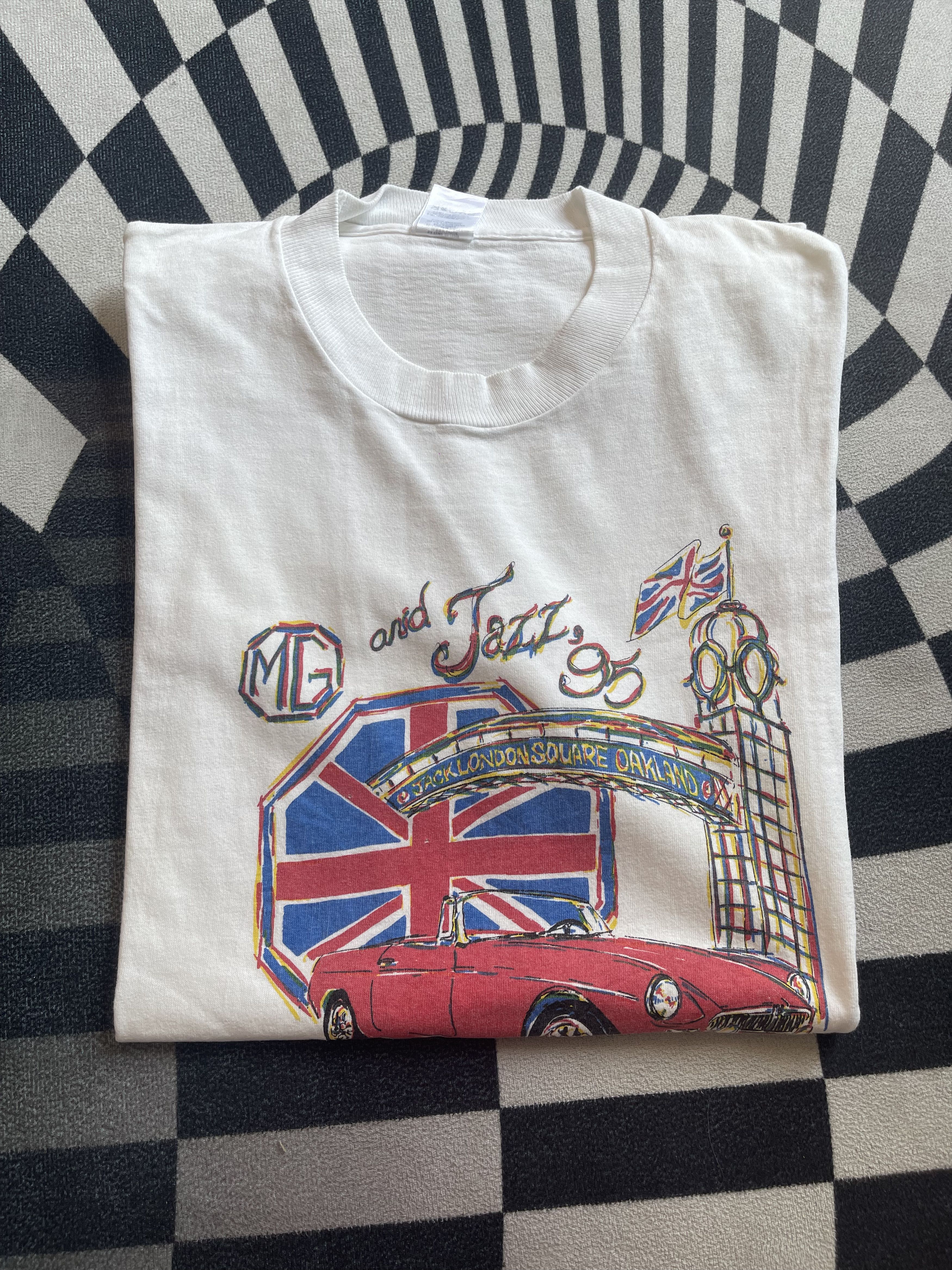 Vintage Vintage 1995 MG and Jazz Jack London Square Oakland T-Shirt Size US XL / EU 56 / 4 - 1 Thumbnail