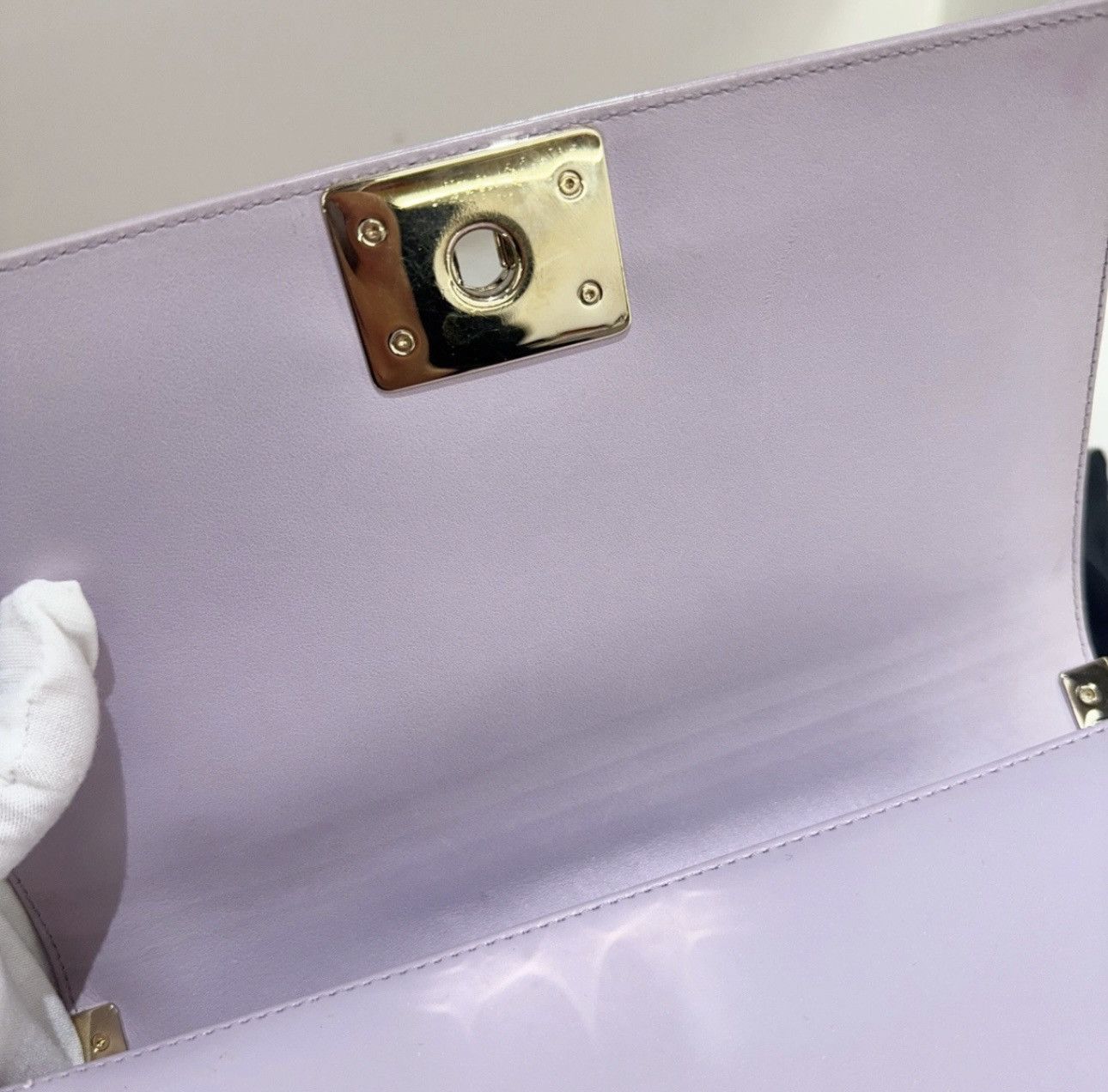 Chanel Chanel Boy Patent Leather handbag in lilac/ light purple Size ONE SIZE - 8 Thumbnail