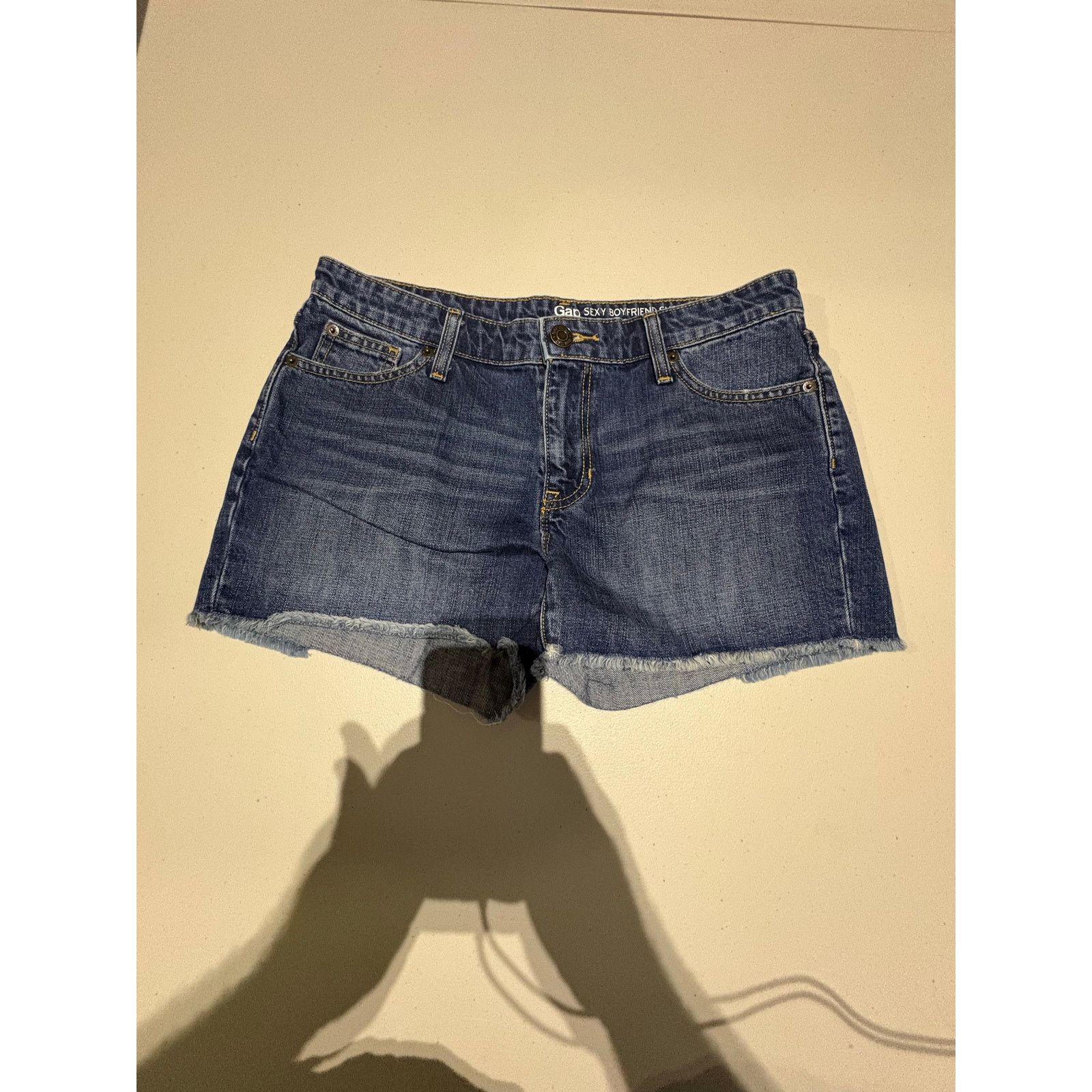Gap Gap Sexy Boyfriend Denim Shorts Women’s Size 4 / 27 Size 27" / US 4 / IT 40 - 2 Thumbnail