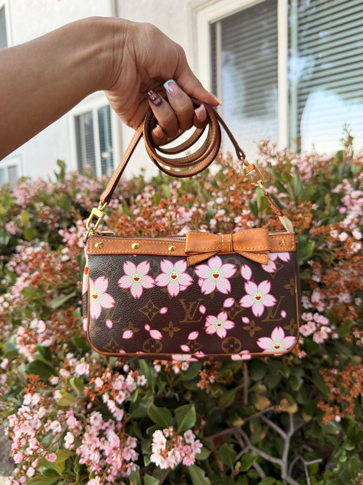 Louis Vuitton × Takashi Murakami Louis Vuitton Cherry Blossom Pochette Takashi Murakami Size ONE SIZE - 1 Thumbnail