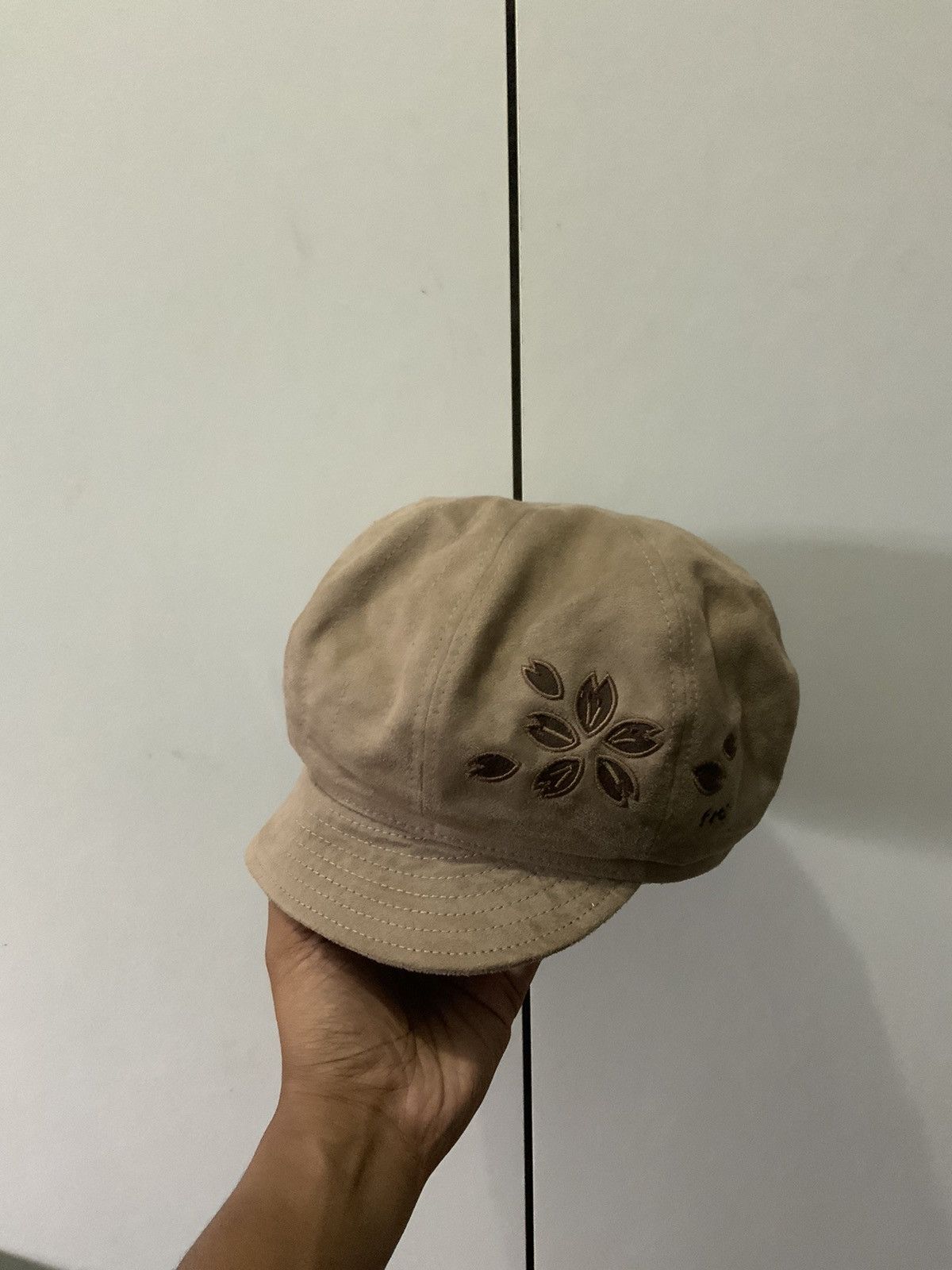 Vintage Flower Embroidery Velvet Japan Retro Newsboy Hat Size ONE SIZE - 1 Thumbnail