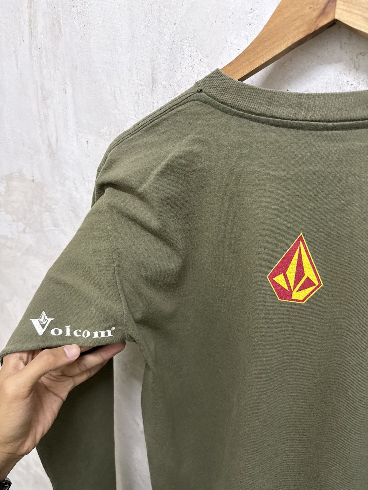Vintage Vintage 90s Volcom OG Logo Longsleeve Tshirt Size US S / EU 44-46 / 1 - 4 Thumbnail