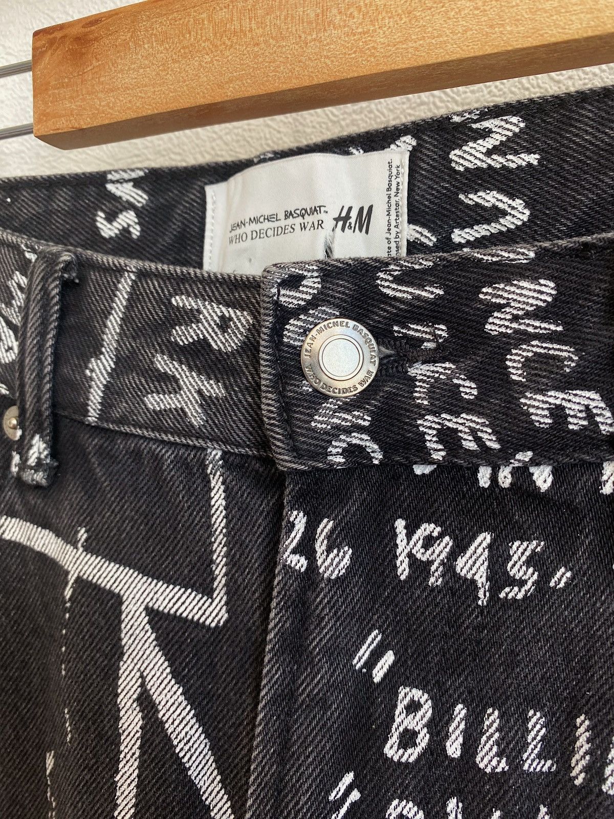 H&M × Jean-Michel Basquiat × Who Decides War Who Decides War Baggy denim jeans H&M x Basquiat x Ev&Tela Size US 33 - 13 Thumbnail