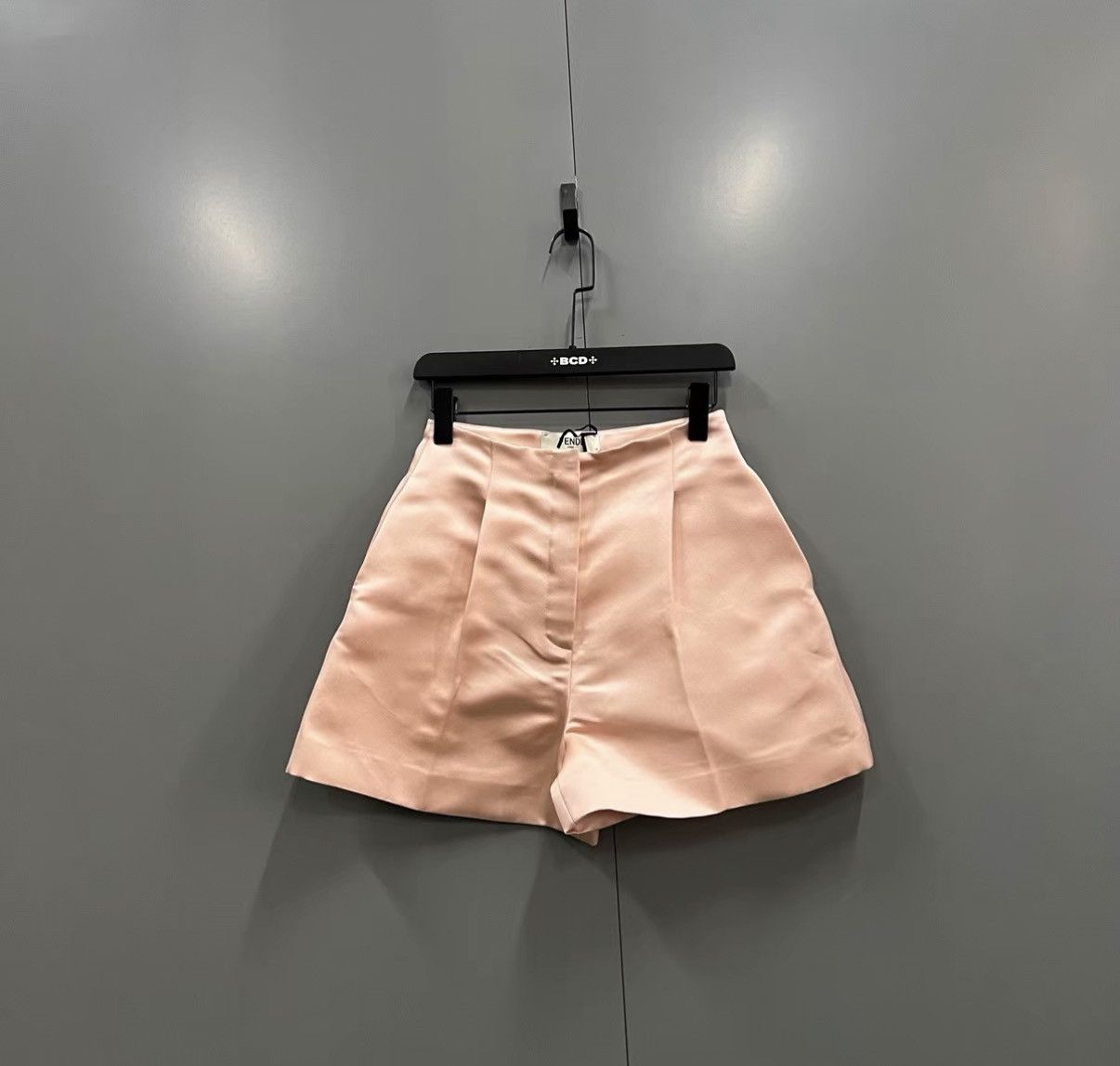 Fendi Fendi High-waisted Solid Color Slim-fit Shorts J41 Size 26" / US 2 / IT 38 - 1 Thumbnail