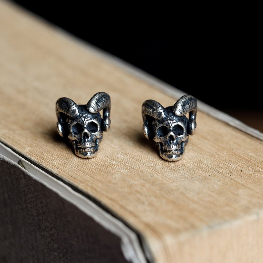 Jewelry 925 Silver Skull Retro Earrings One Pairs Chrome Jewelry Size ONE SIZE - 1 Thumbnail