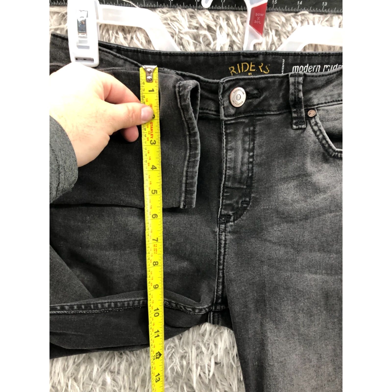 Lee Lee Riders Modern Skinny Jeans Womens Size 8 Mid Rise Black Denim 5-Pocket Style Zipper Button Belt Loops Casual Jeans Mens Womens Girls? Size 30" / US 8 / IT 44 - 4 Thumbnail