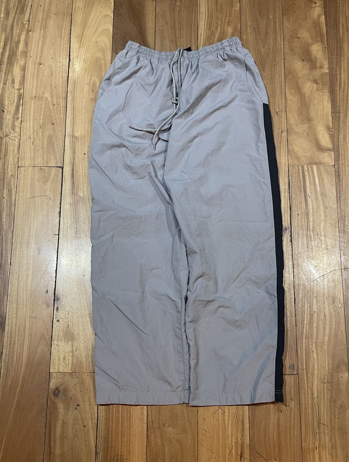 Nike Vintagr Nike Grey black Trackpants XL Sk8 Y2K baggy zipper Size US 38 / EU 54 - 1 Thumbnail