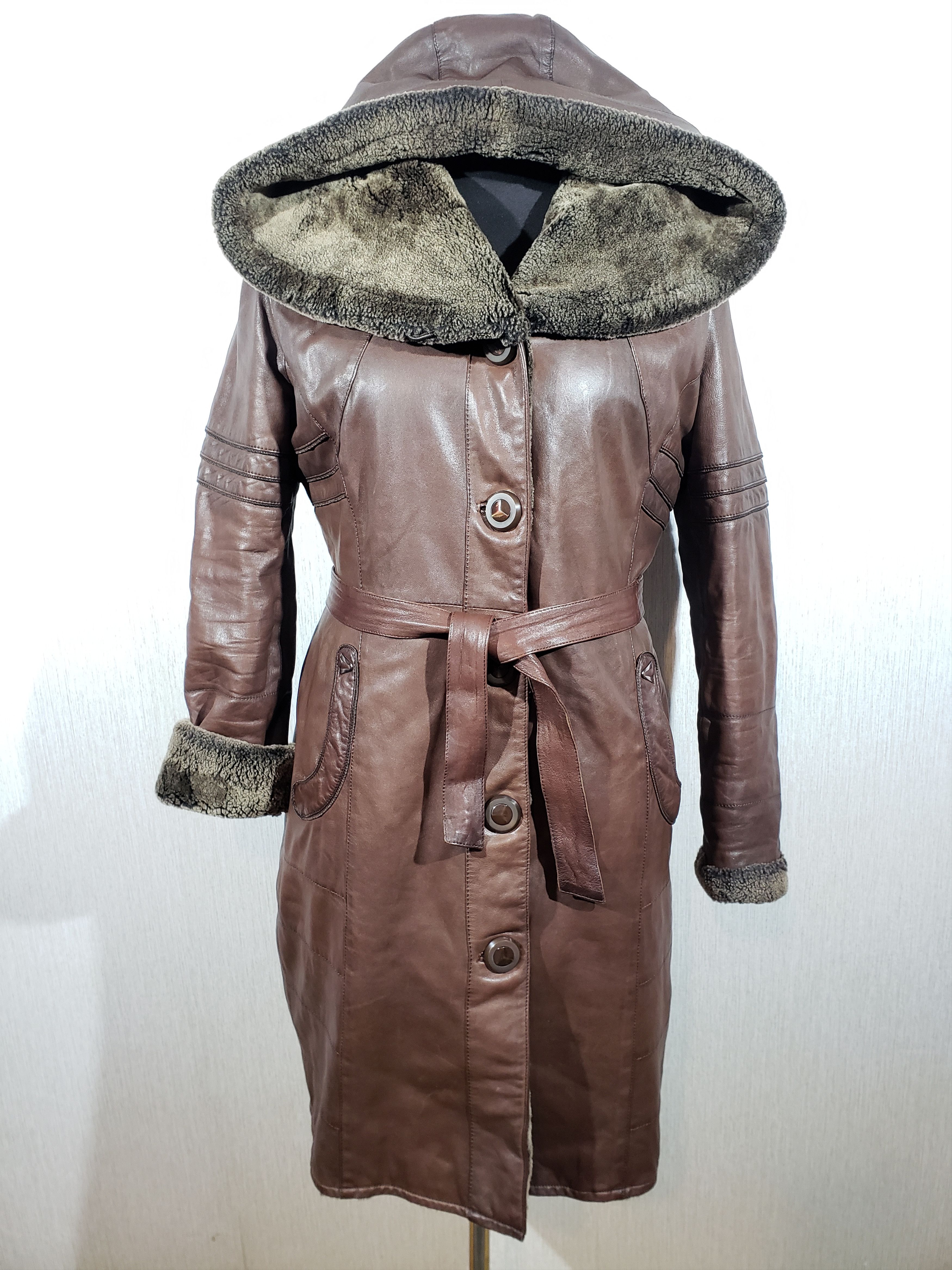 Other Stylish brown sheepskin coat with a warm hood. Size L / US 10 / IT 46 - 1 Thumbnail