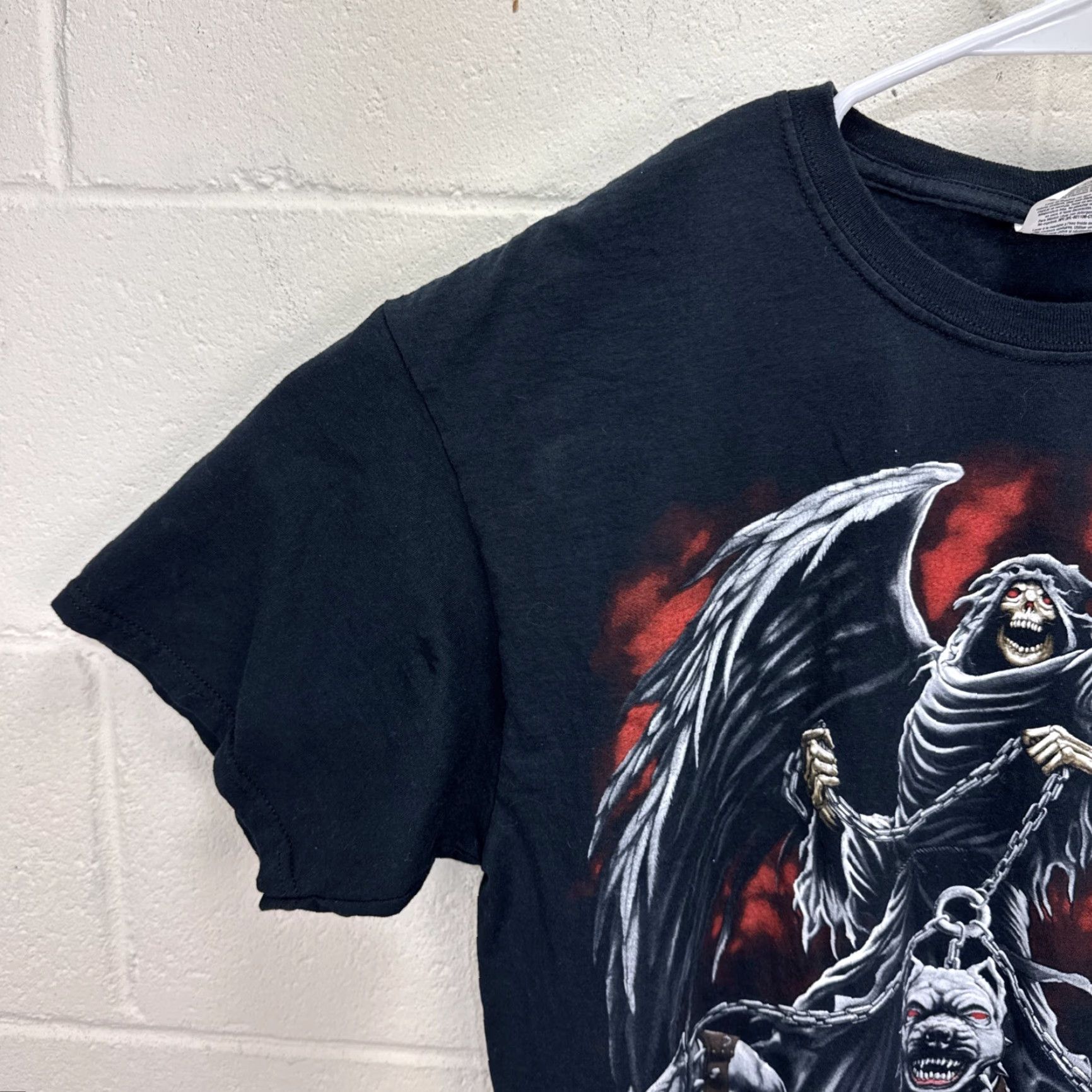 Fruit Of The Loom VINTAGE Fruit of the Loom Gothic Skull Horseman Death Dog T-Shirt Adult Large Black Graphic Tee All Seasons Size US L / EU 52-54 / 3 - 5 Thumbnail