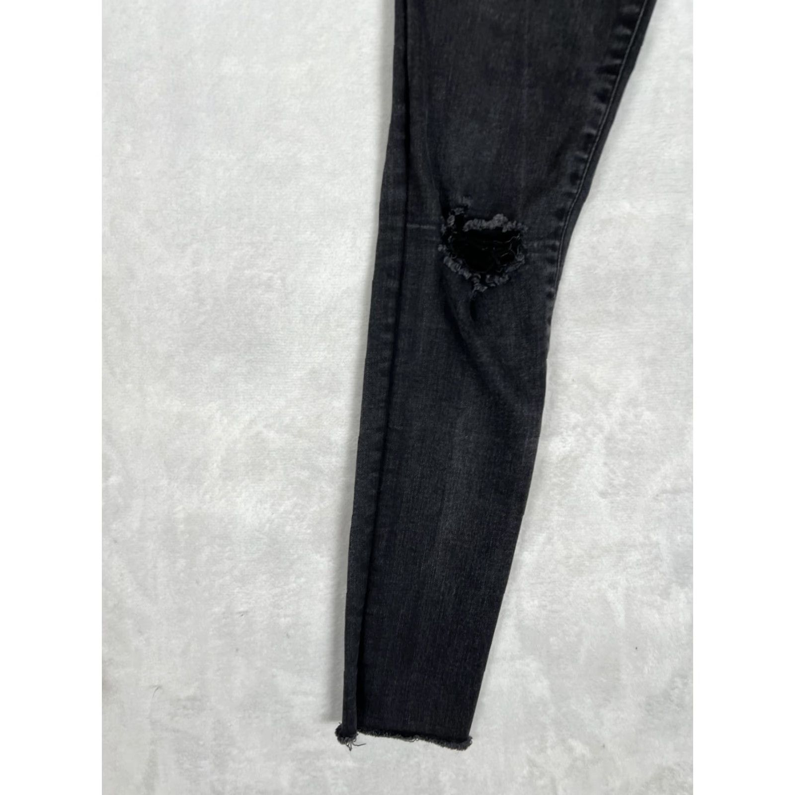 Abercrombie & Fitch Abercrombie & Fitch Black Ultra High Rise Skinny Jeans Womens 2R Black Size 26" / US 2 / IT 38 - 2 Thumbnail