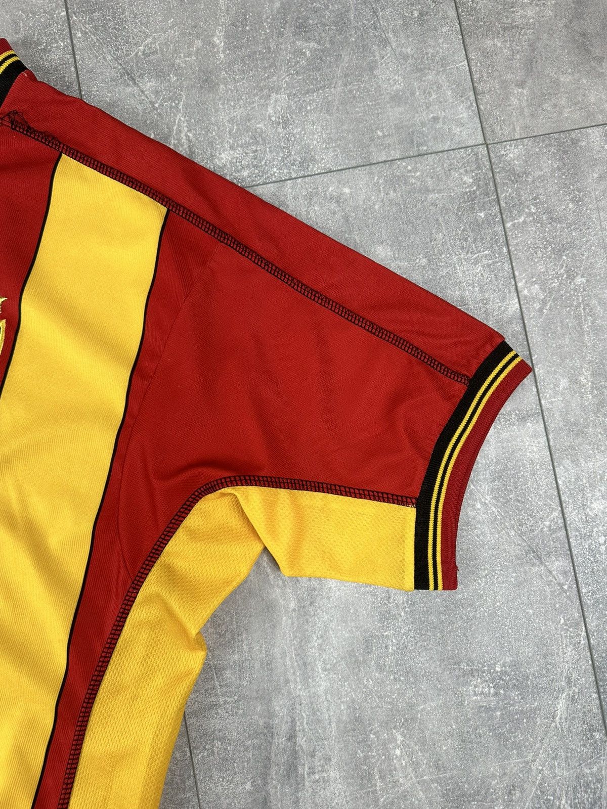 Umbro Umbro Galatasaray Home 2002/03 Home #Frank De Boer24 Jersey Size US XL / EU 56 / 4 - 10 Thumbnail
