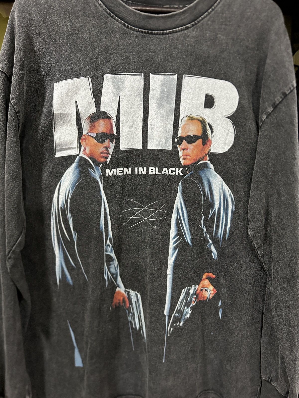 Vintage Vintage Men In Black Will Smith Movie Sun Faded Tee Size US L / EU 52-54 / 3 - 2 Thumbnail