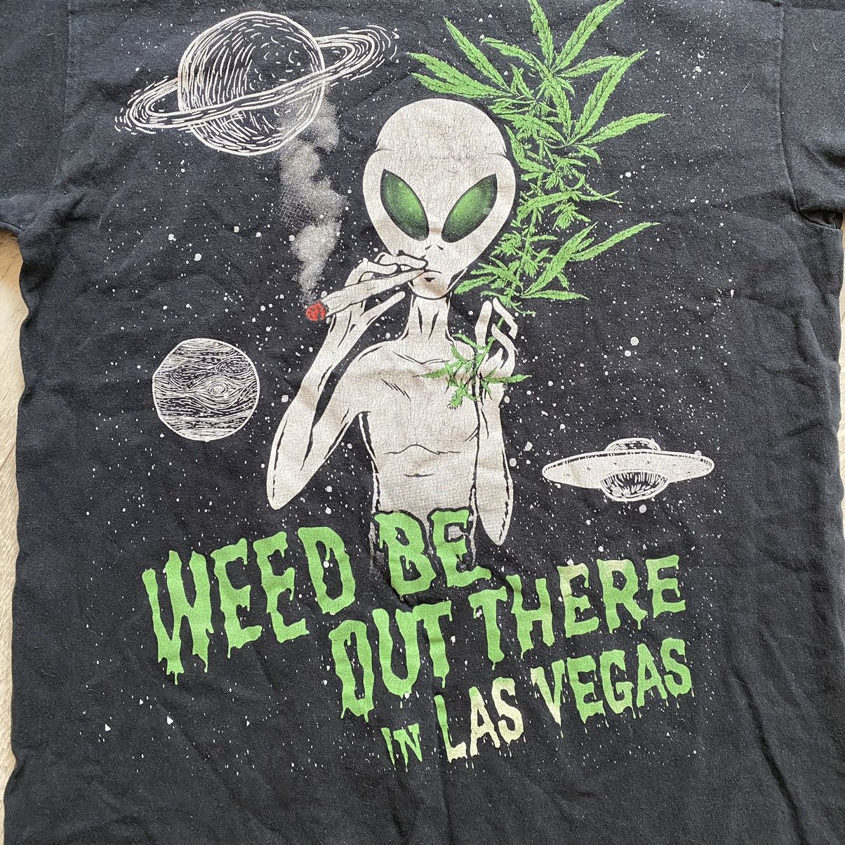 Vintage ALIEN SMOKING WEED Y2K LAS VEGAS T SHIRT Size US M / EU 48-50 / 2 - 2 Thumbnail