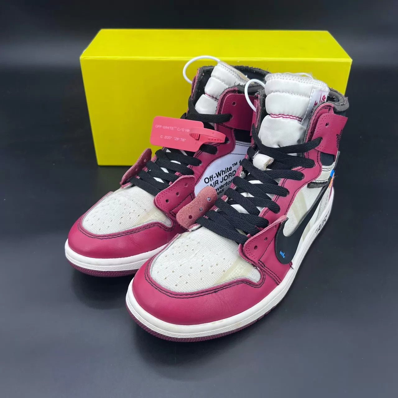 Off-White Off-White x AJ1 Chicago 42.5 Worn 2x CH2993 Size US 9.5 / EU 42-43 - 1 Thumbnail
