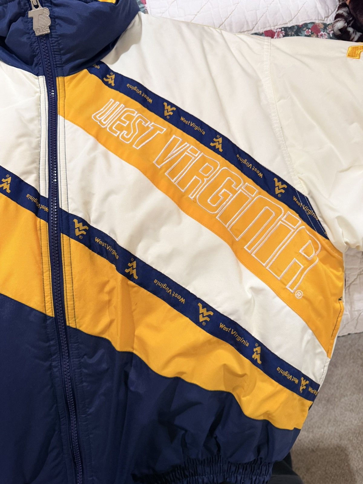 Other Vintage 80s West Virginia Mountaineers Puffer Jacket WVU Size US L / EU 52-54 / 3 - 8 Thumbnail