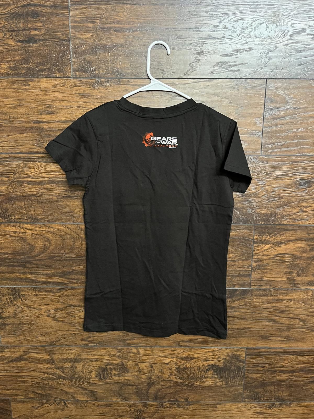 Tultex Gears of War Judgement V-neck Junior Tee - 2013 -M Size M / US 6-8 / IT 42-44 - 2 Thumbnail