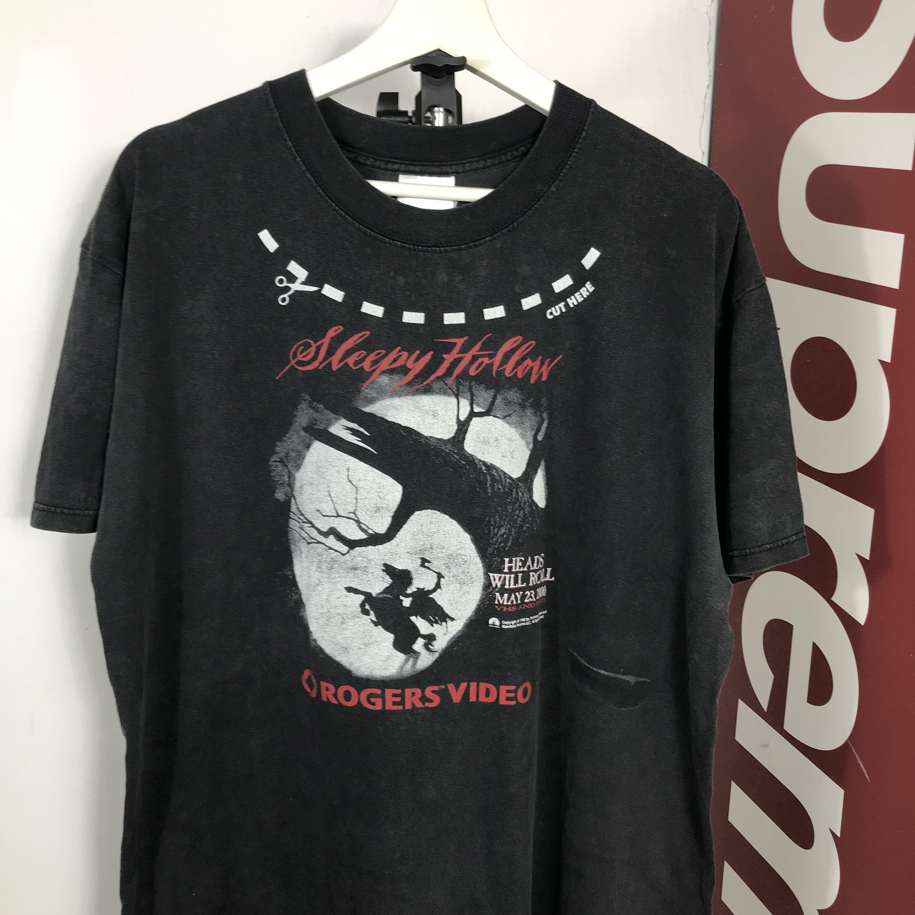Giant Vintage 90s Sleepy Hallow Tim Burton Horror Promo T Shirt Size US L / EU 52-54 / 3 - 2 Thumbnail