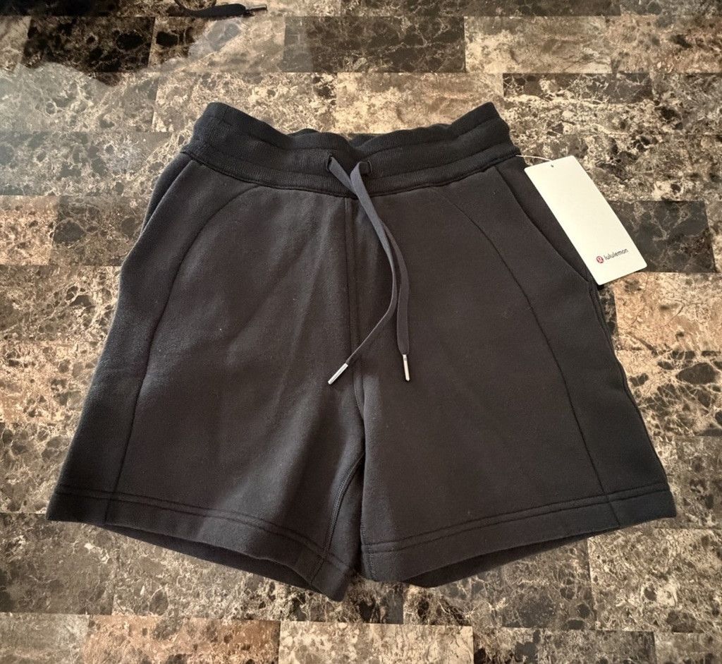 Lululemon LULULEMON SCUBA HIGH RISE SHORT 5” BLACK COLOR SIZE 2 NWT Size 26" / US 2 / IT 38 - 1 Thumbnail