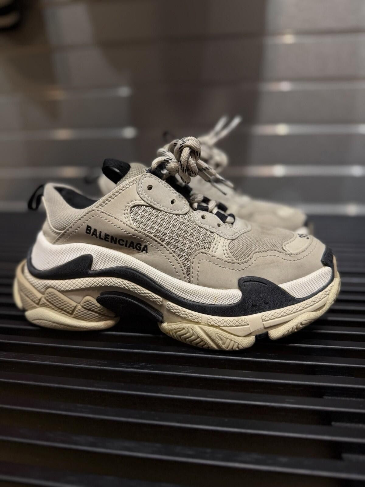 Balenciaga Balenciaga Triple S Chunky Sneakers Size 35EU/5US (W) Size US 5 / IT 35 - 11 Thumbnail