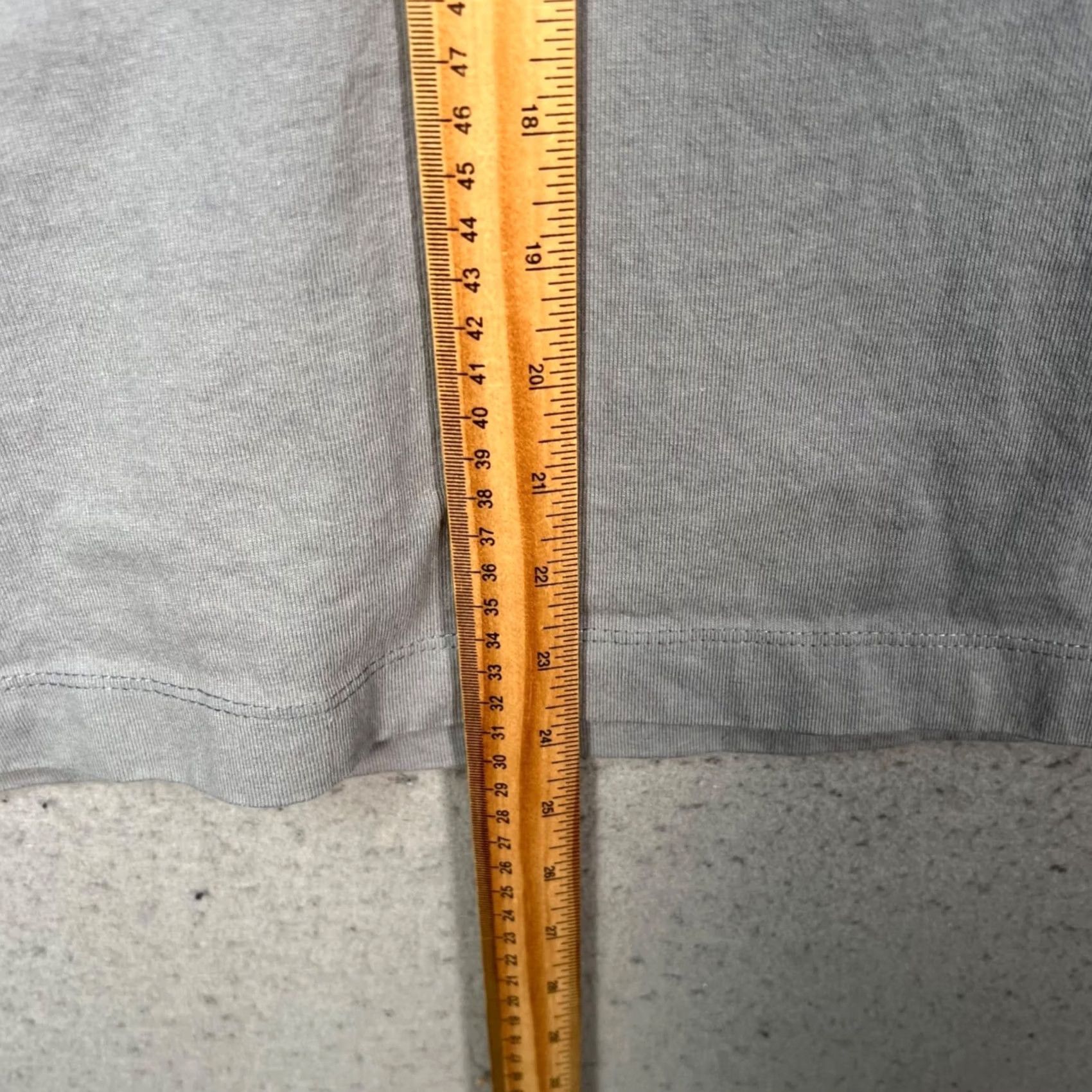 Uniqlo VINTAGE Uniqlo U Mens Large Gray Crewneck Short Sleeve T-Shirt Size US L / EU 52-54 / 3 - 6 Thumbnail