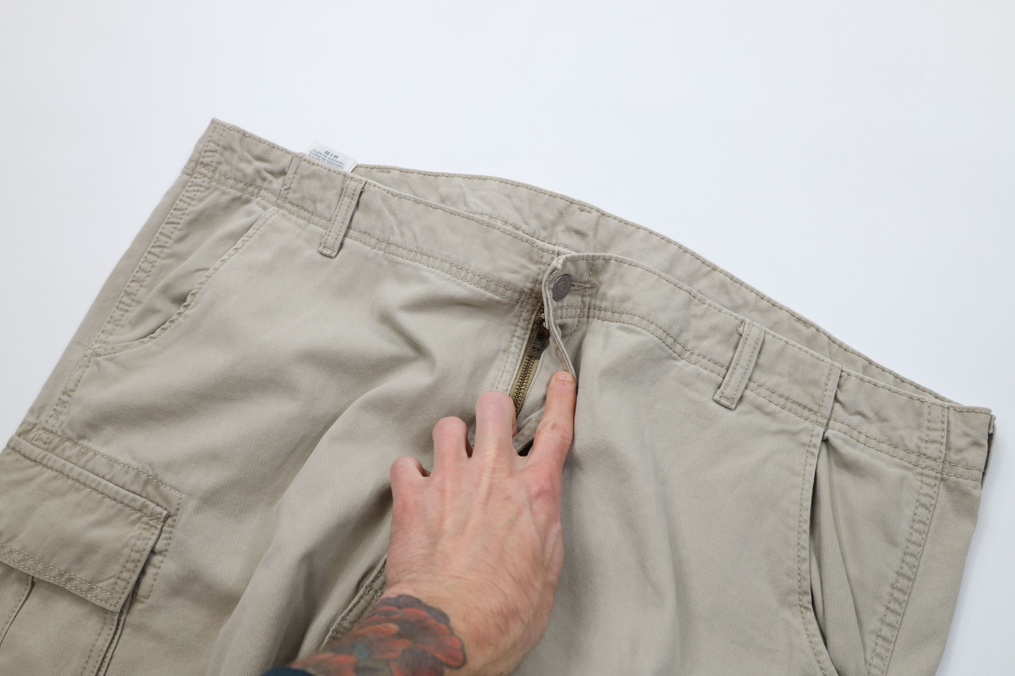 Levi's Vintage Y2K Levis Fit Wide Leg Cargo Pants Beige Cotton Size US 44 / EU 60 - 7 Thumbnail