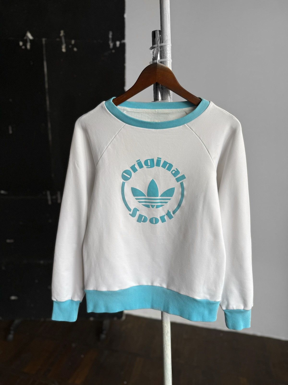 Adidas Adidas Originals Womens Vintage 00s Sweatshirt Trefoil Logo Size M / US 6-8 / IT 42-44 - 1 Thumbnail