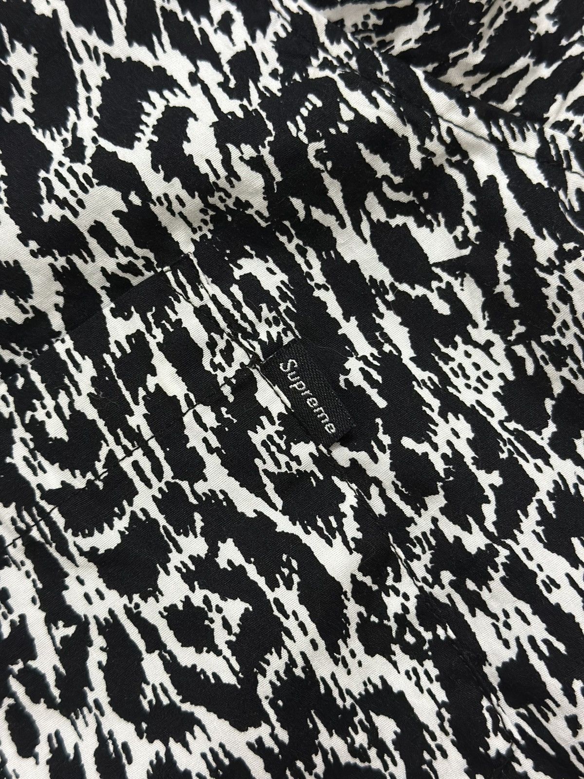 Supreme Rare And Beautiful Supreme SS13 Leopard Shirt Size US M / EU 48-50 / 2 - 7 Thumbnail