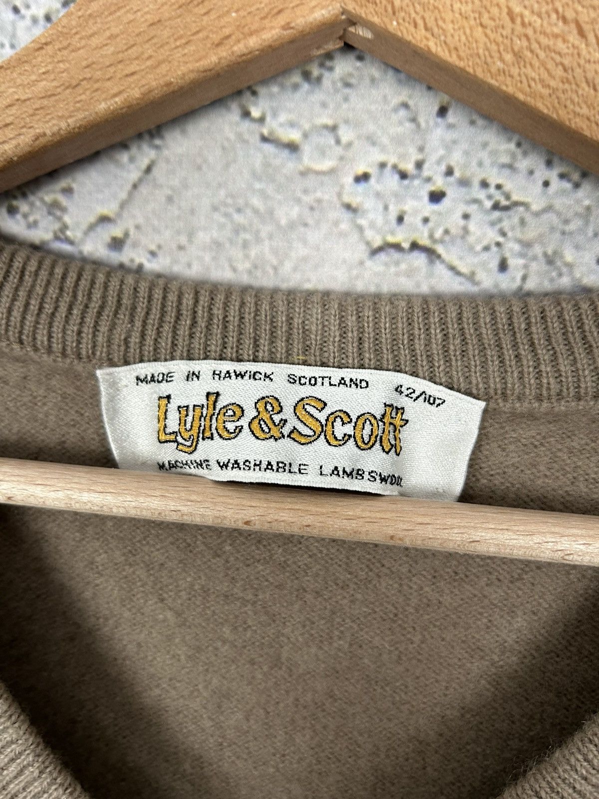 Lyle & Scott Vintage Lyle & Scott Made in Scotland Wool Knit Sweater Size US M / EU 48-50 / 2 - 4 Thumbnail