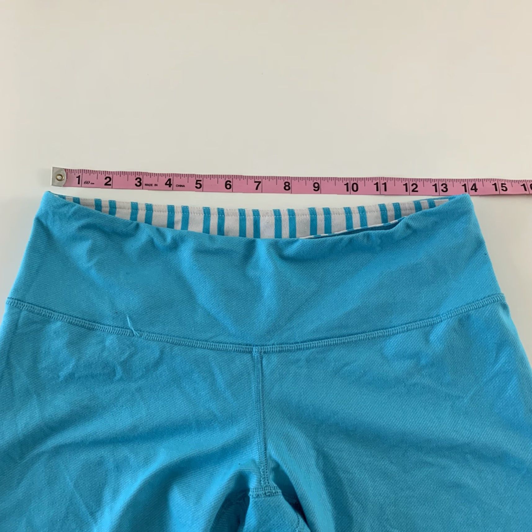 Lululemon Lululemon Cropped Leggings Women's 6/8 Blue Yoga Activewear Shirt? Size 28" / US 6 / IT 42 - 3 Thumbnail
