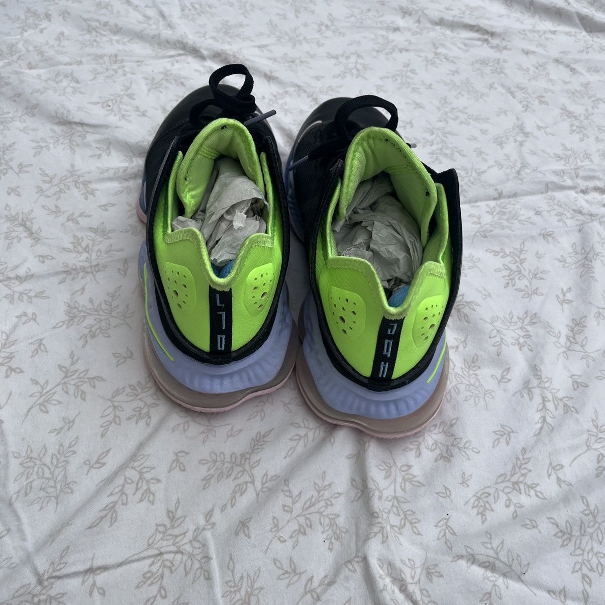 Nike Size 7 - Nike LeBron 19 Low Ghost Green Size US 7 / EU 40 - 6 Thumbnail