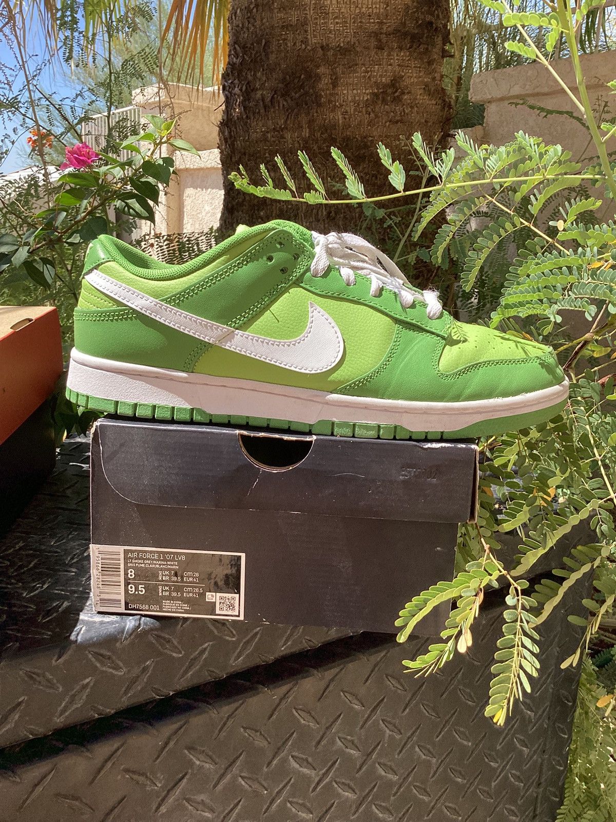 Nike Used Nike Dunk Low Chlorophyll DH9765-301 green 8.5 shoe Size US 8.5 / EU 41-42 - 1 Thumbnail