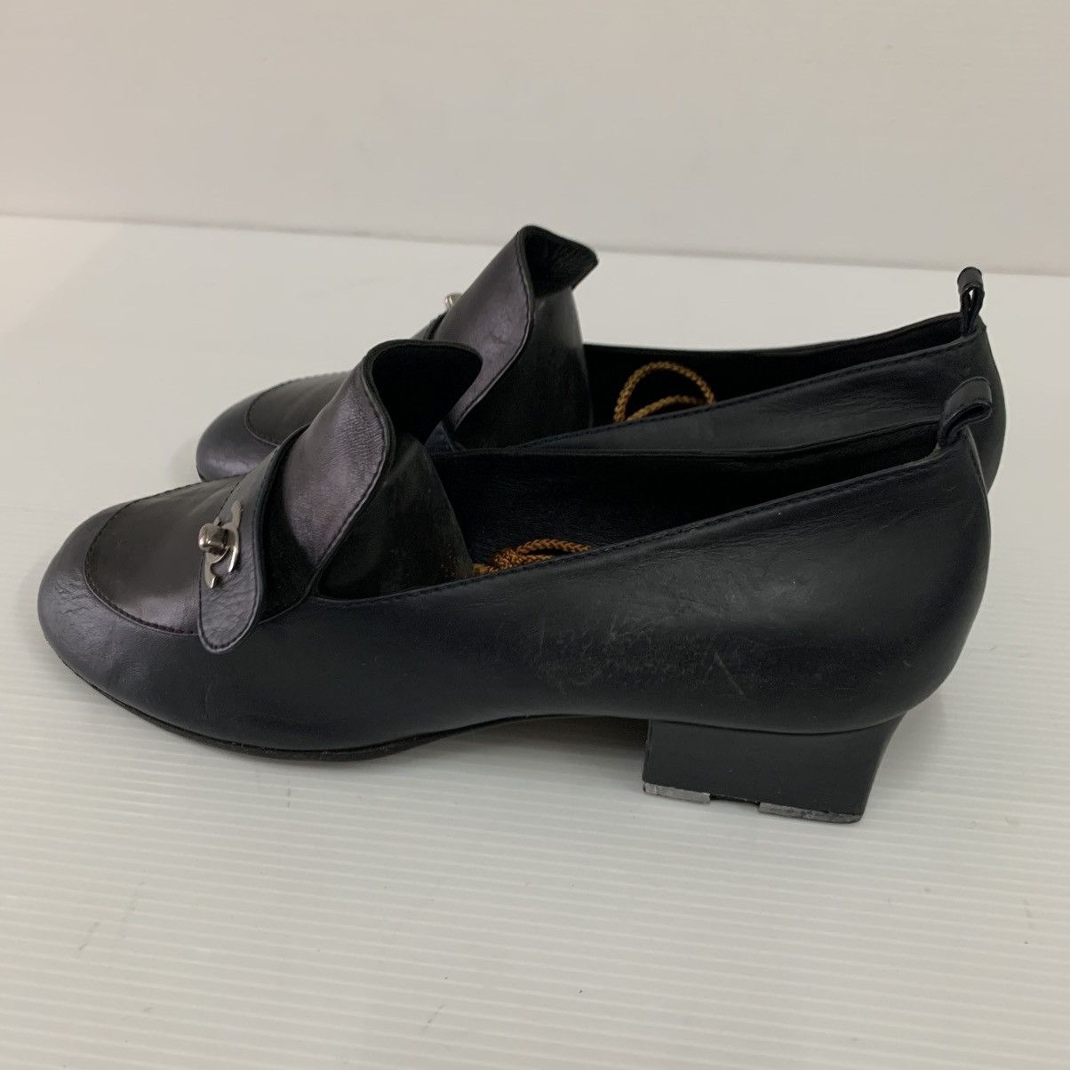 Chanel Chanel CC Logos Black Leather Shoes Pre-owned Size US 8 / IT 38 - 3 Thumbnail