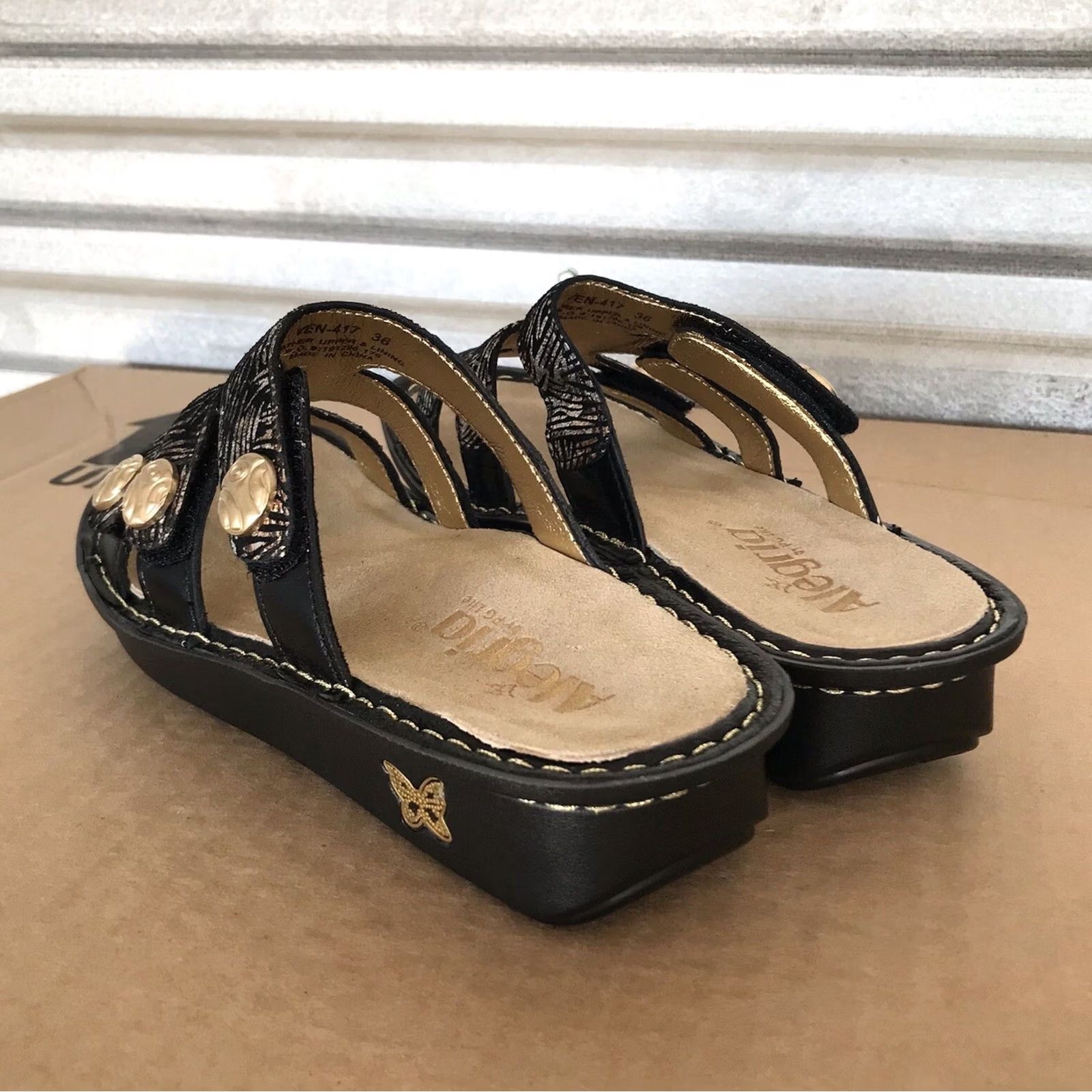 Vintage Alegria Slip-On Womens Women Black Gold Leather Venice Wildness Comfort Slide Sandal Size US 6.5 / IT 36.5 - 3 Thumbnail