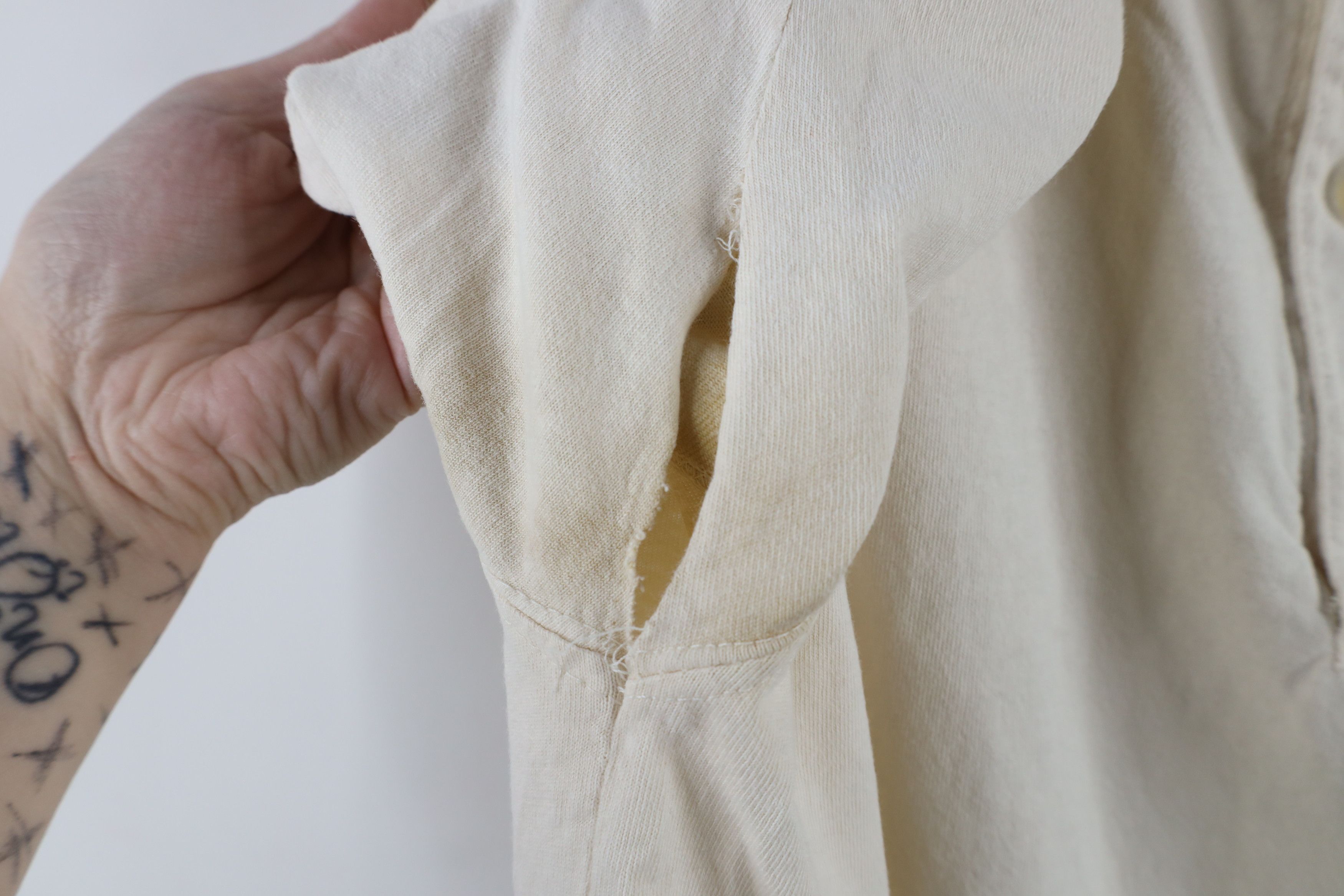 Vintage Vintage 90s Streetwear Short Sleeve Henley T-Shirt Cream Size US L / EU 52-54 / 3 - 6 Thumbnail