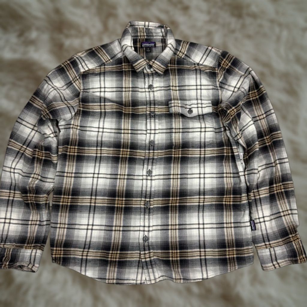Patagonia Patagonia Womens Button-Up Plaid Flannel Shirt S Black/Gray Organic Cotton Size S / US 4 / IT 40 - 1 Thumbnail