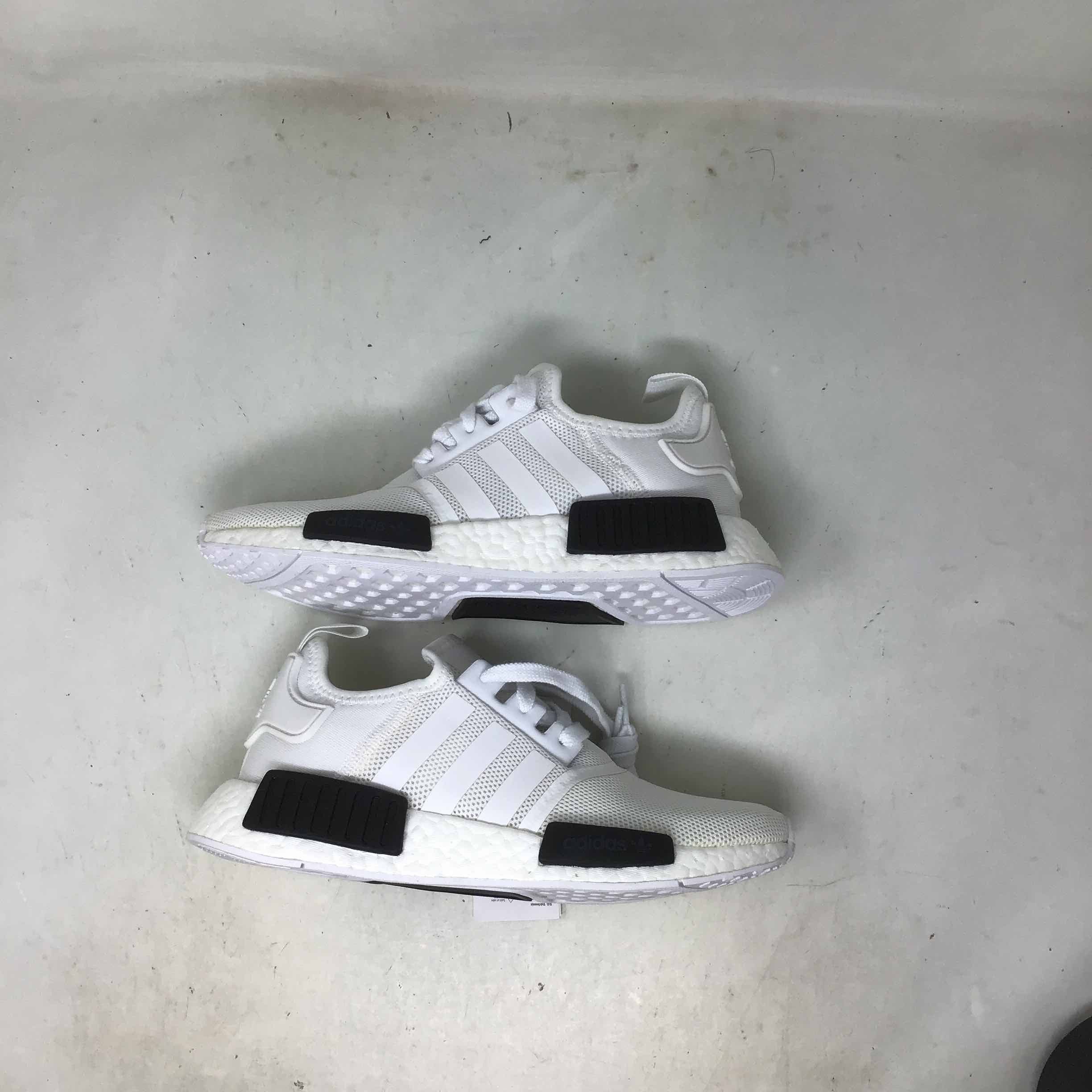 Nmd r1 panda deals