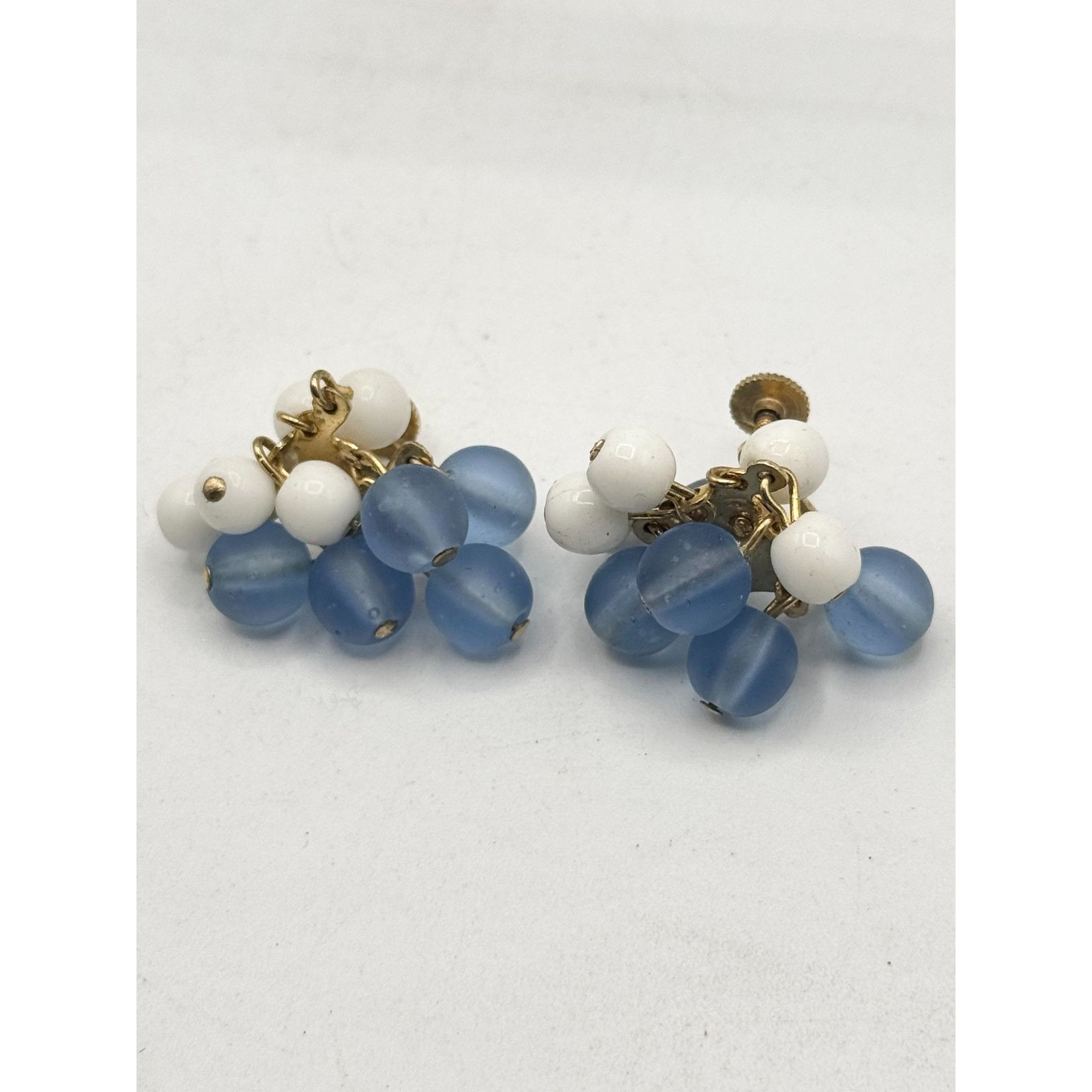 Vintage Vintage Japan blue white milk glass beaded earrings Size ONE SIZE - 4 Thumbnail