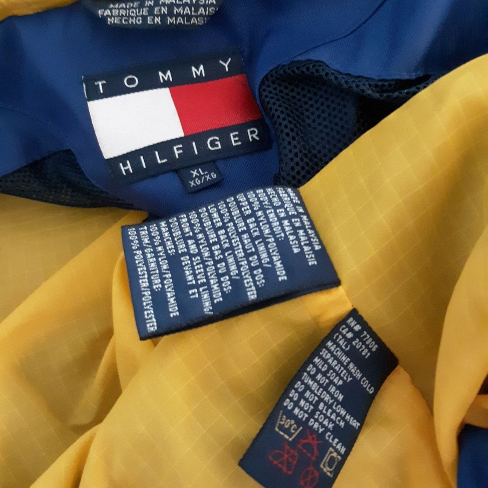 Tommy Hilfiger VTG Y2K Tommy Hilfiger Nylon Jacket Size US XL / EU 56 / 4 - 12 Thumbnail
