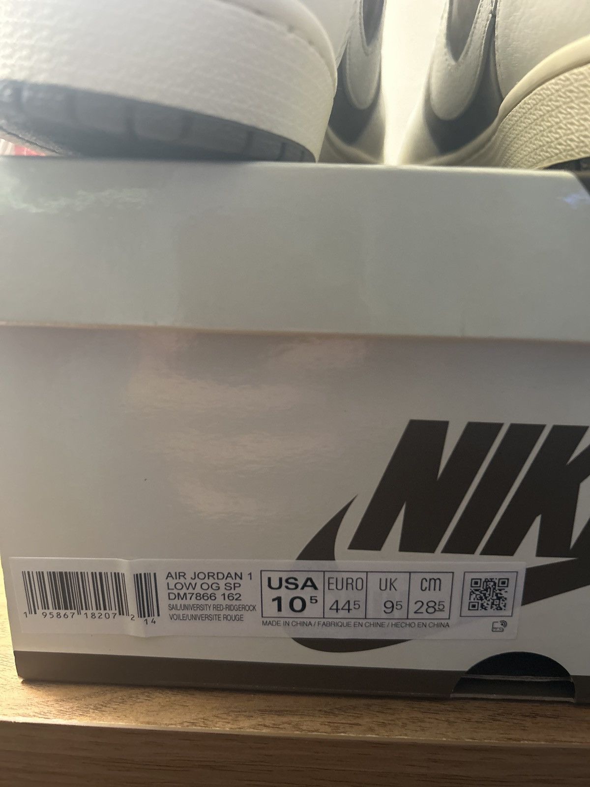 Jordan Brand × Travis Scott Travis Scott x Jordan 1 low Reverse Mocha Size US 10.5 / EU 43-44 - 8 Thumbnail
