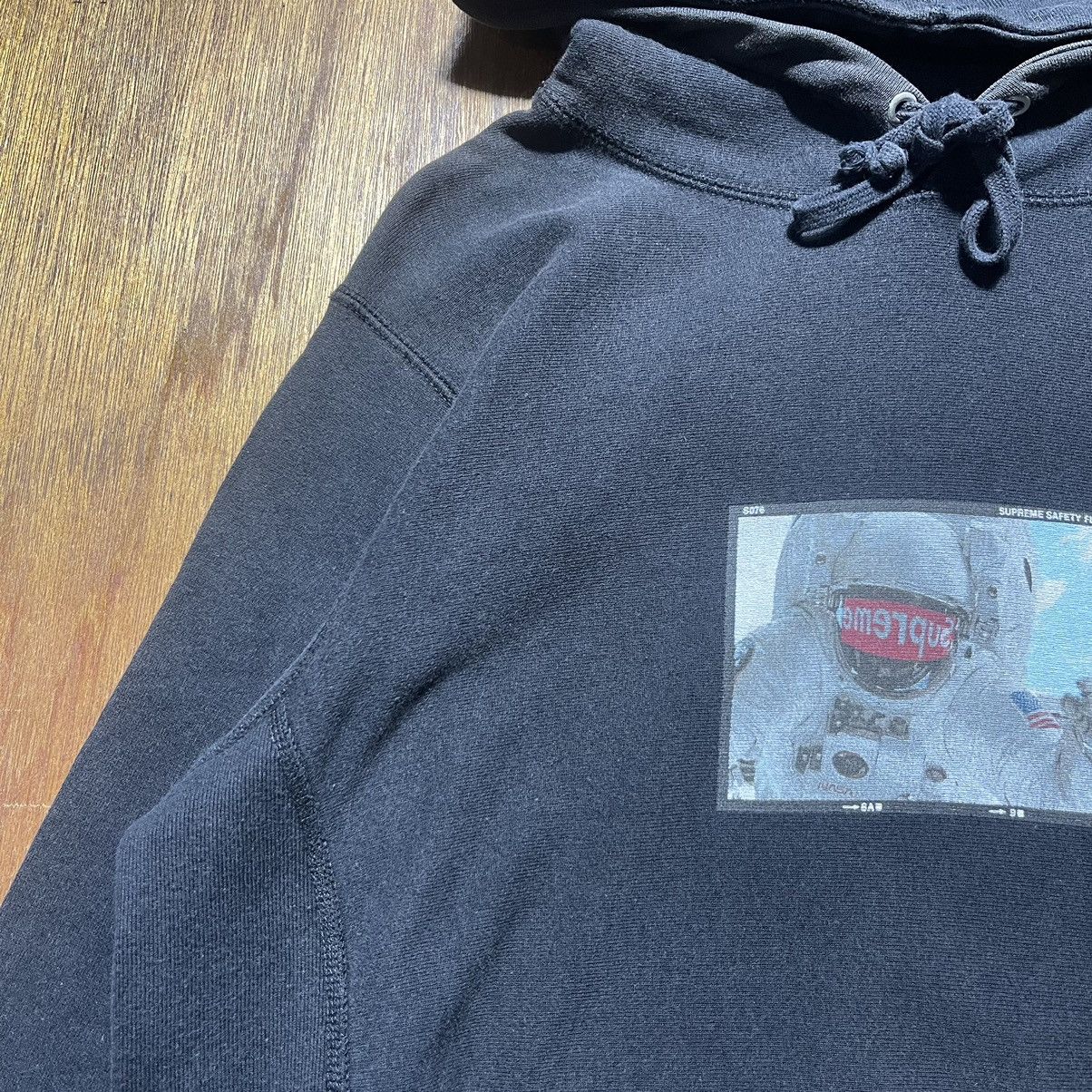 Supreme Supreme Nasa Hoodie Size S to M Size US S / EU 44-46 / 1 - 5 Thumbnail