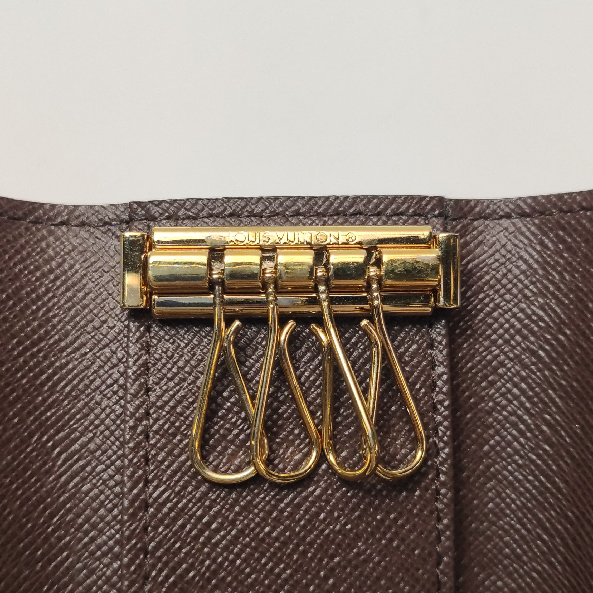 Louis Vuitton Louis Vuitton (LV) checkerboard logo snap button key bag -y Size ONE SIZE - 7 Thumbnail