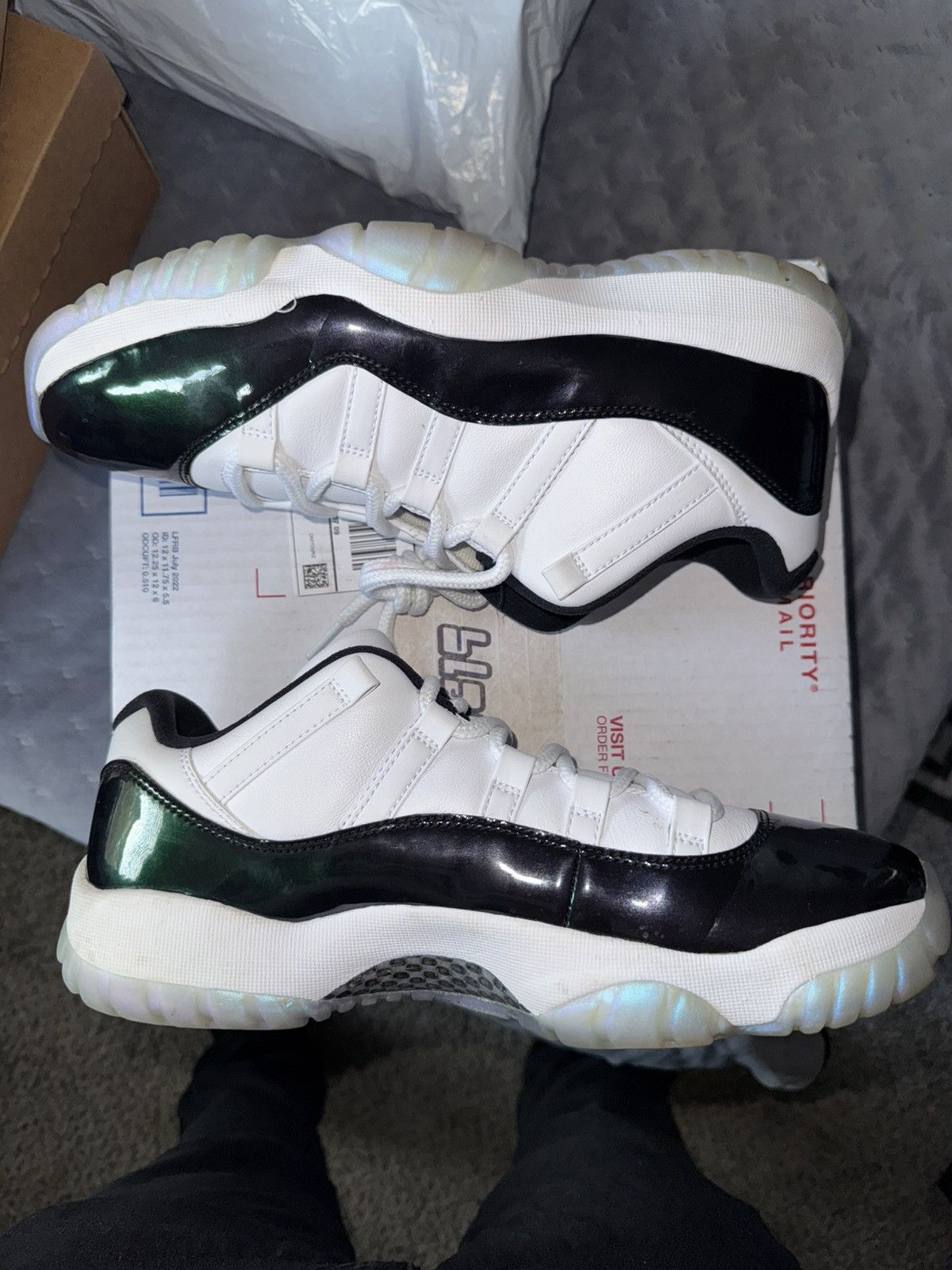 Nike JORDAN 11 RETRO LOW 'EMERALD' Size US 9.5 / EU 42-43 - 2 Thumbnail